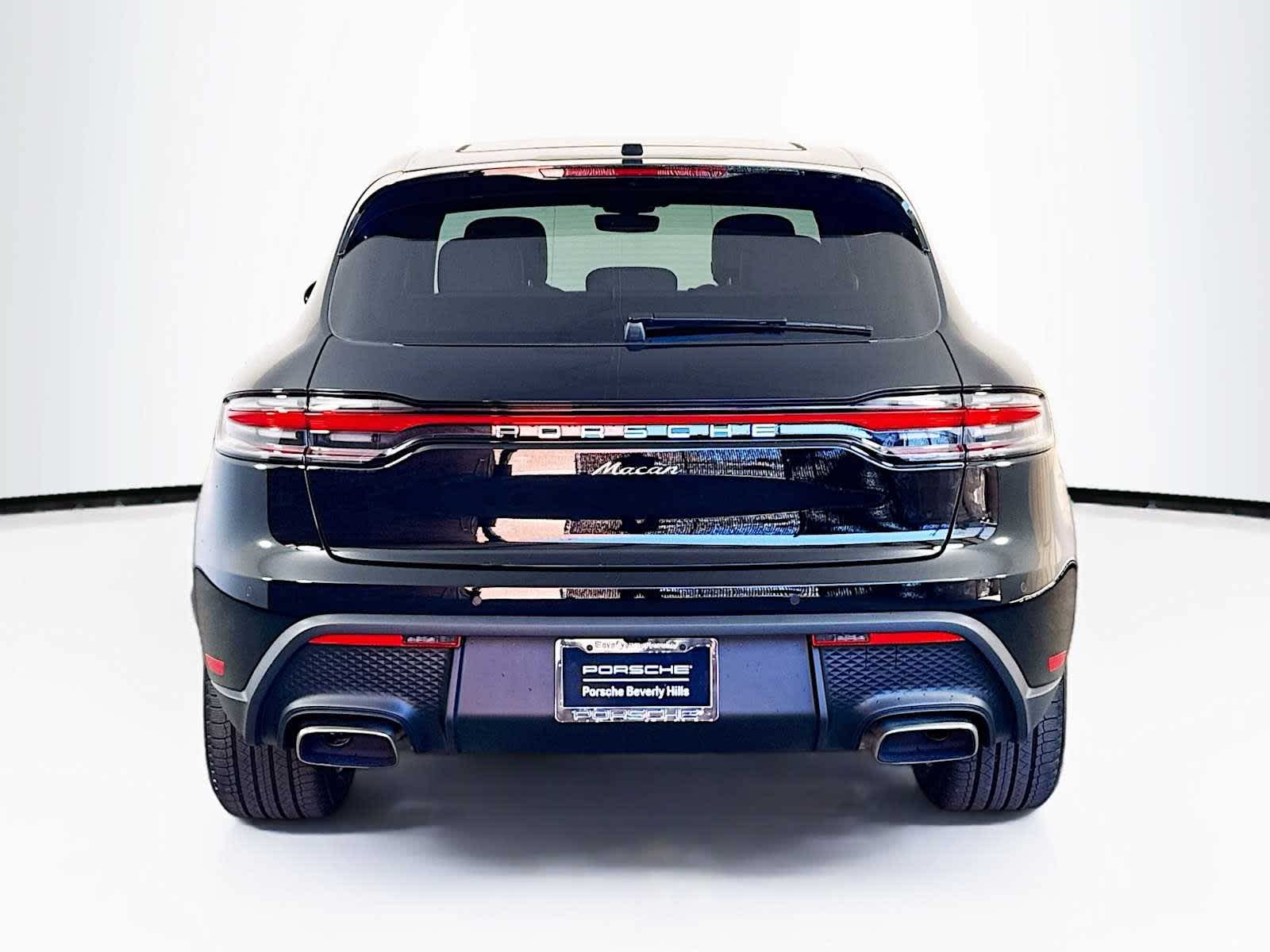 Thumbnail: 2026 Porsche Macan - 10