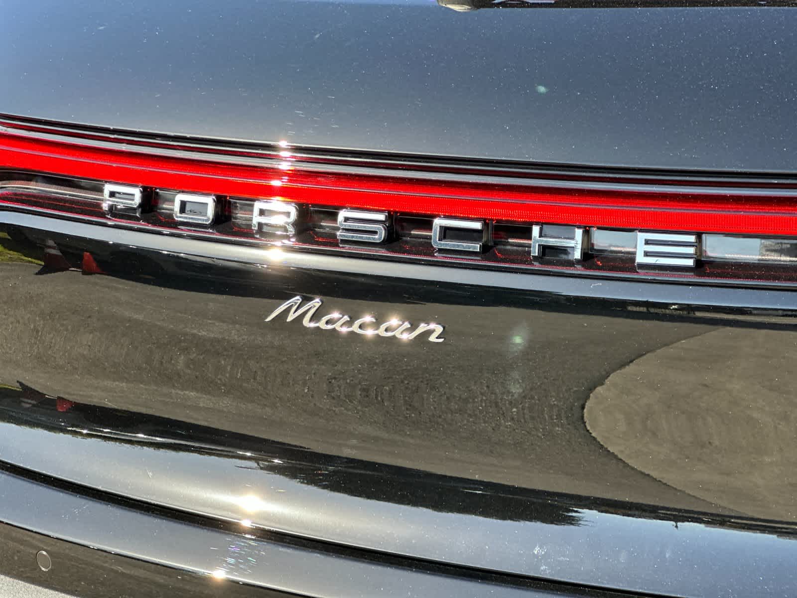 Thumbnail: 2026 Porsche Macan - 32