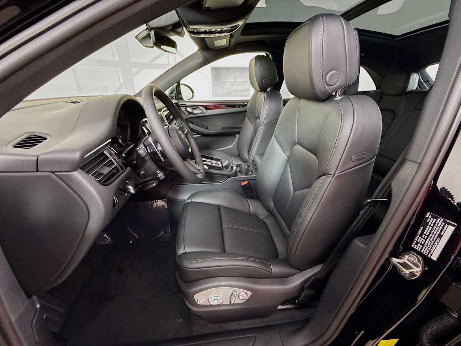 Thumbnail: 2026 Porsche Macan - 5