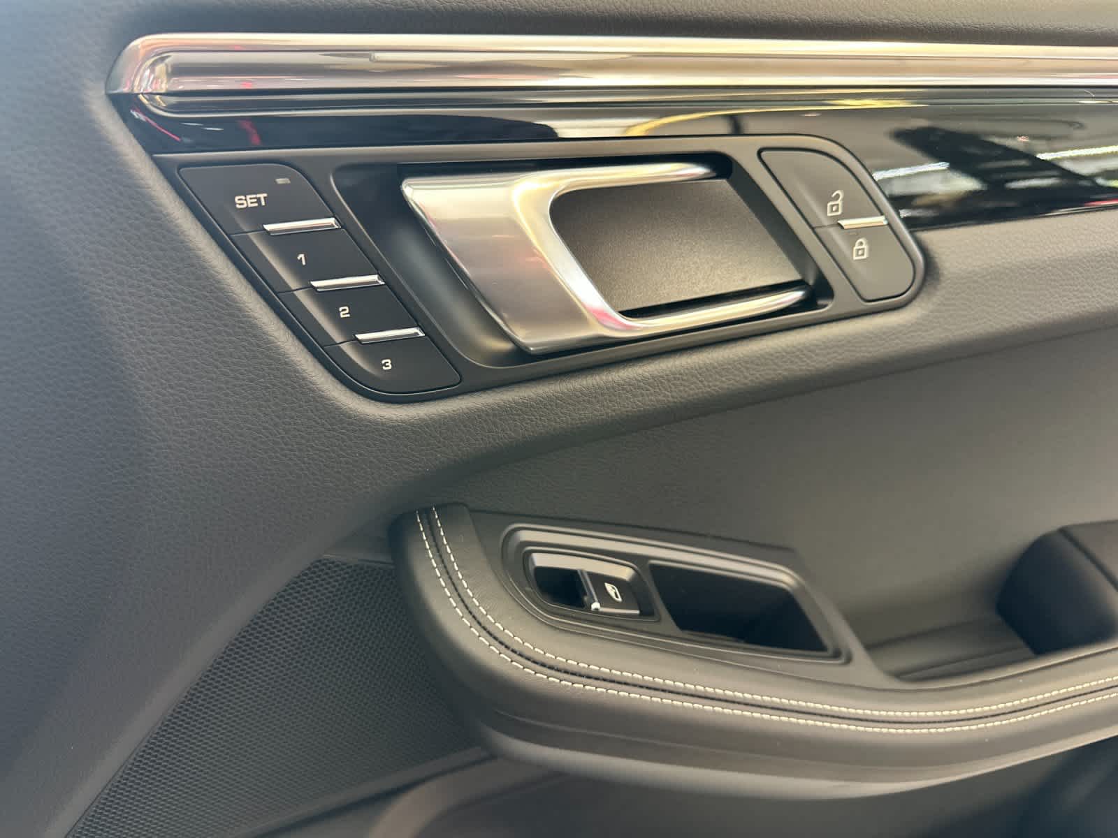 Thumbnail: 2026 Porsche Macan - 19