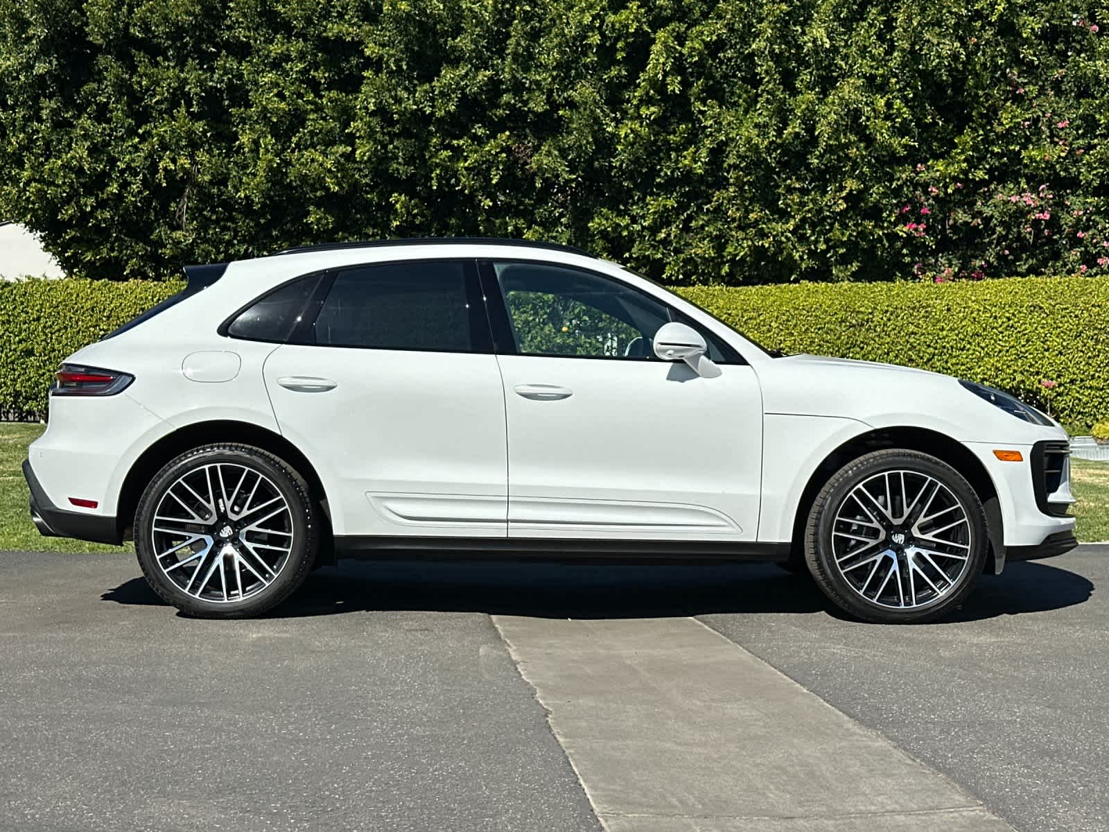 Thumbnail: 2025 Porsche Macan - 9