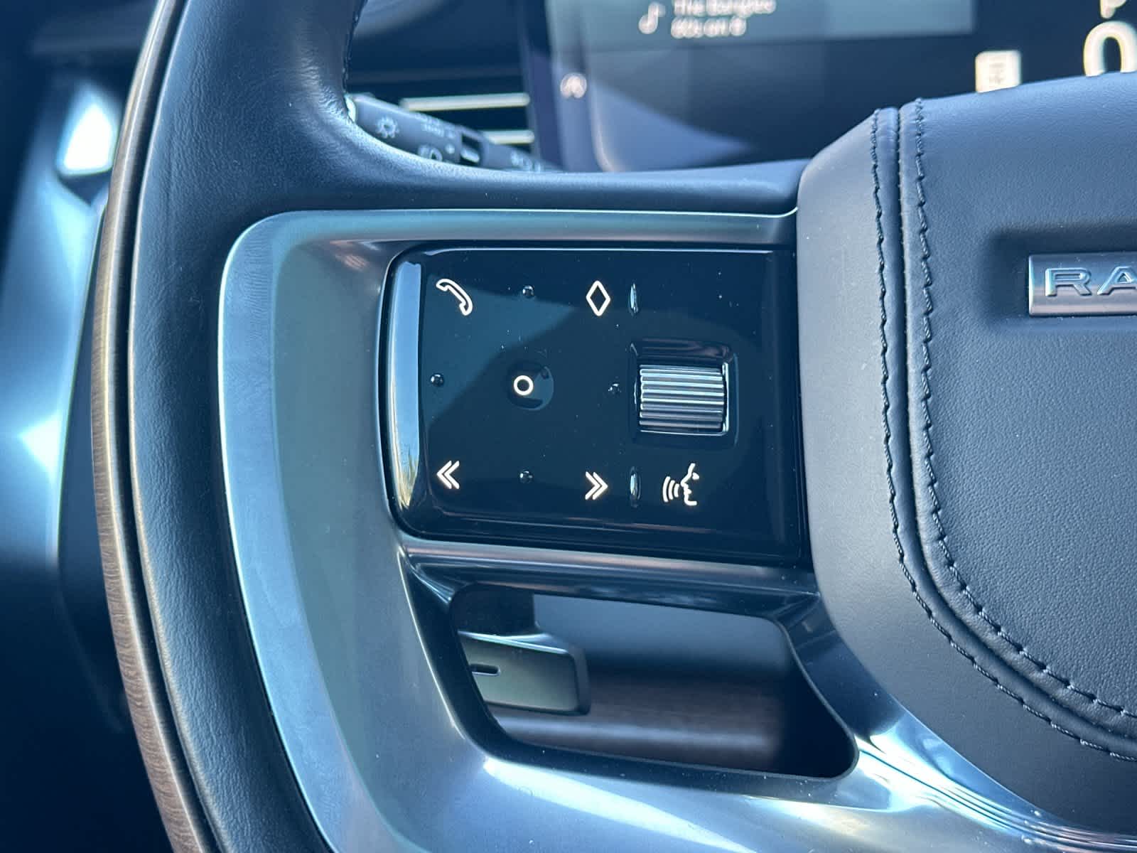 Thumbnail: 2023 Land Rover Range Rover - 28