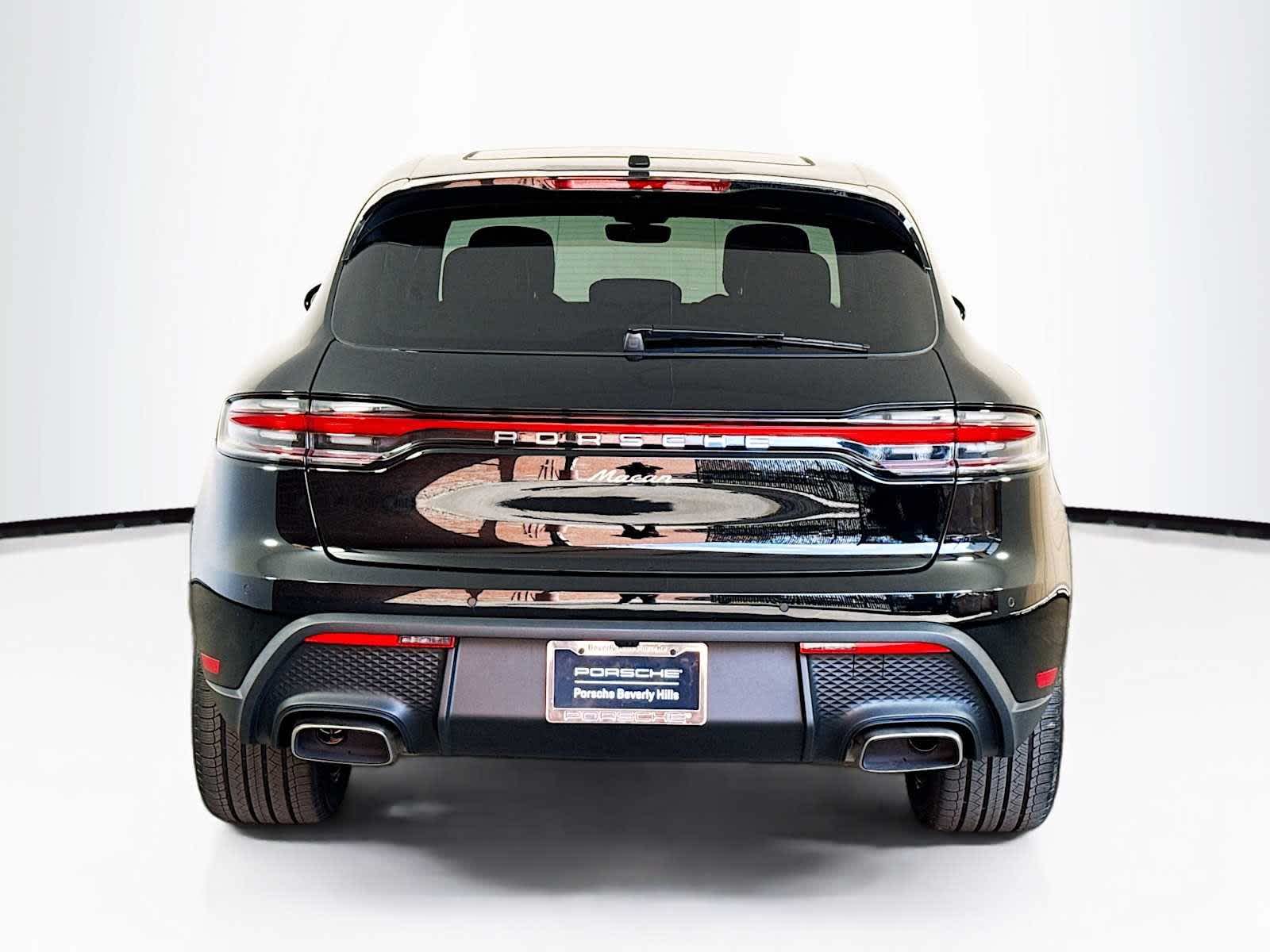 Thumbnail: 2026 Porsche Macan - 10