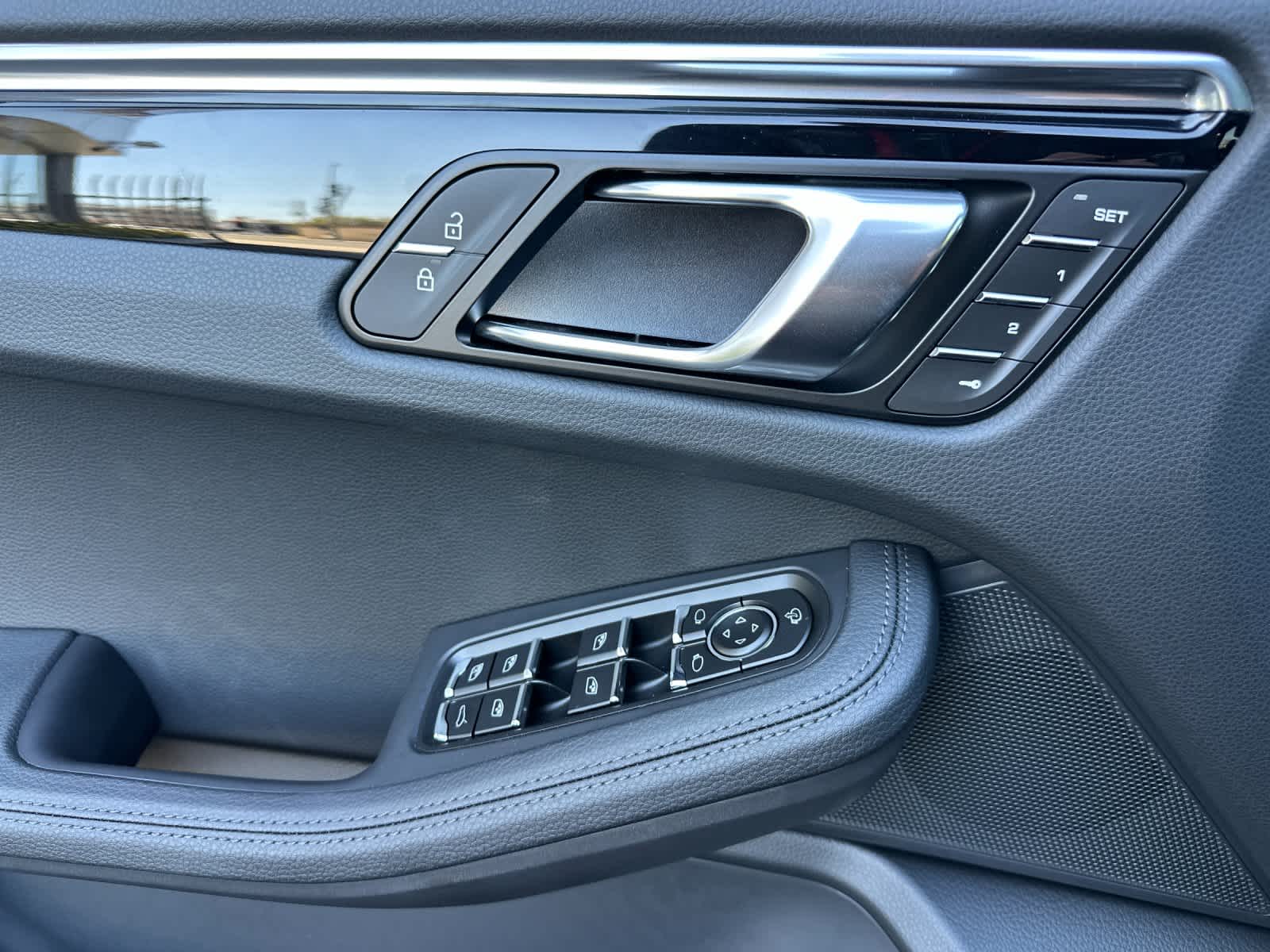 Thumbnail: 2026 Porsche Macan - 12