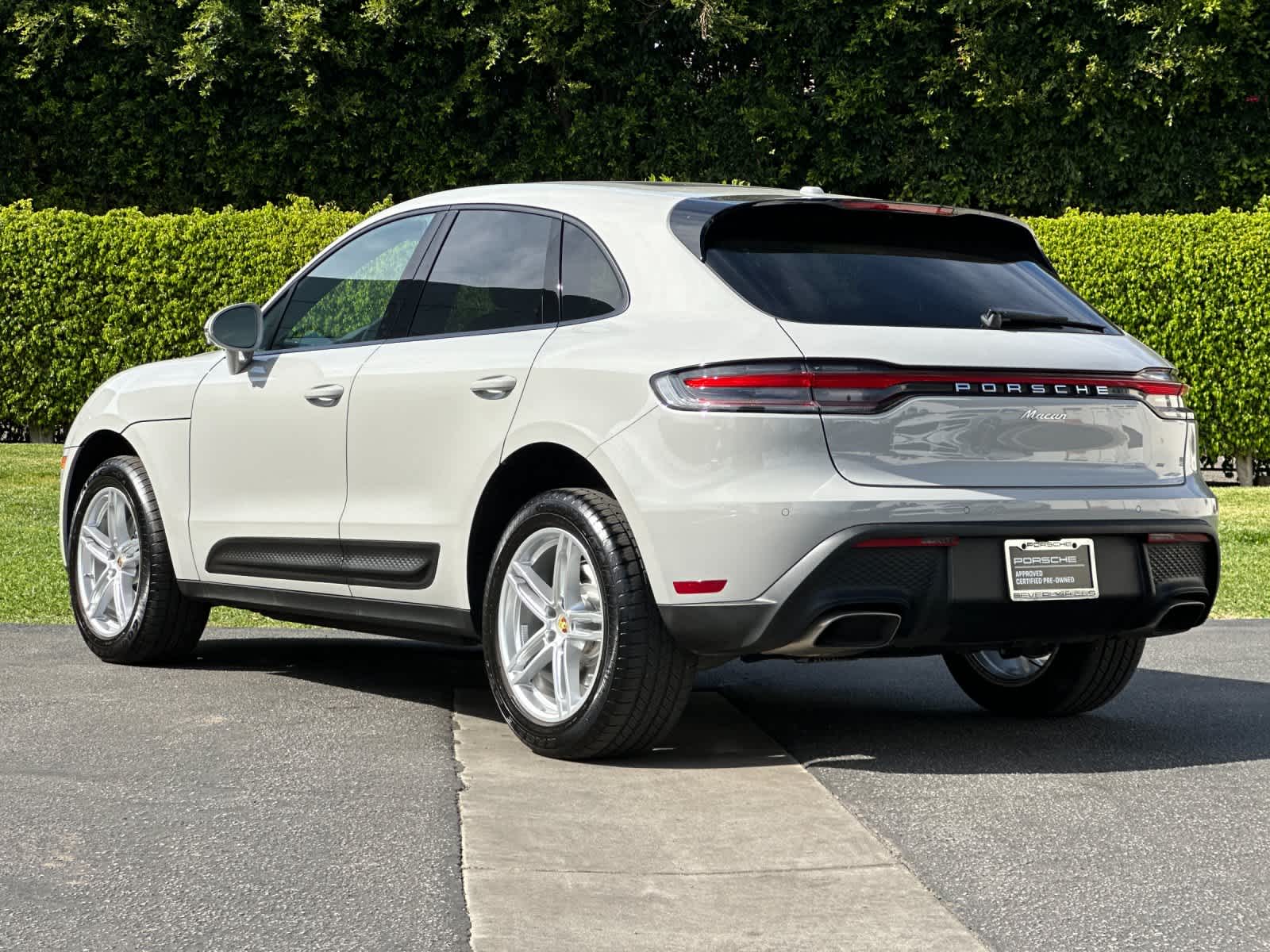 Thumbnail: 2025 Porsche Macan - 3