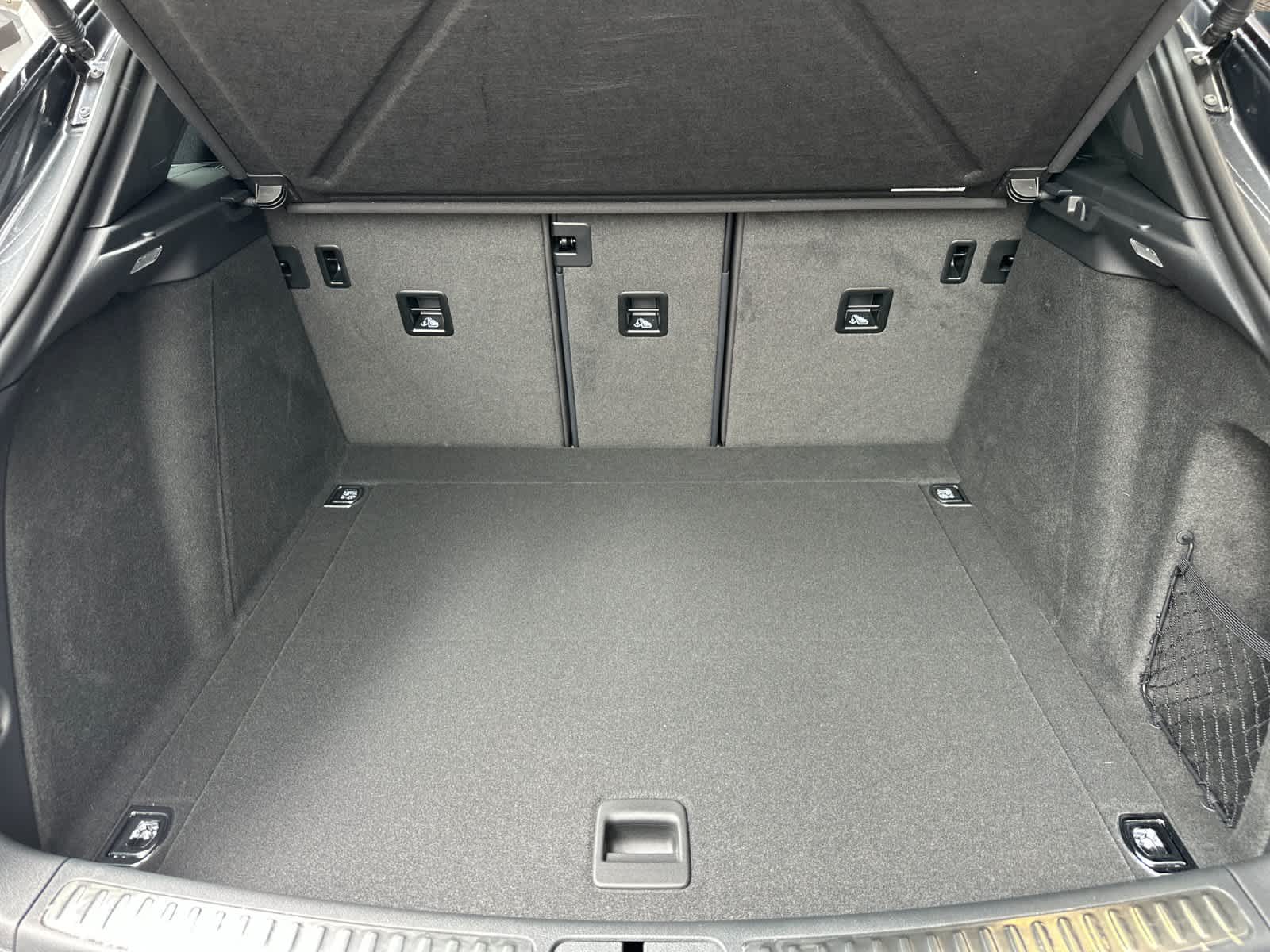 Thumbnail: 2026 Porsche Macan - 16