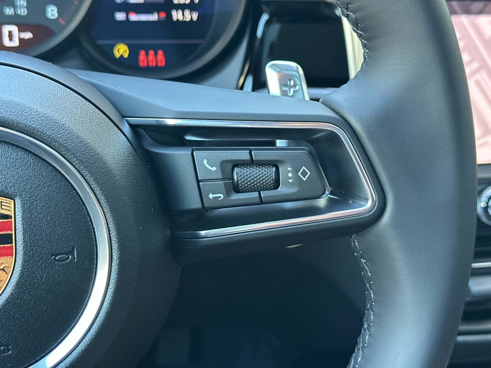 Thumbnail: 2026 Porsche Macan - 27