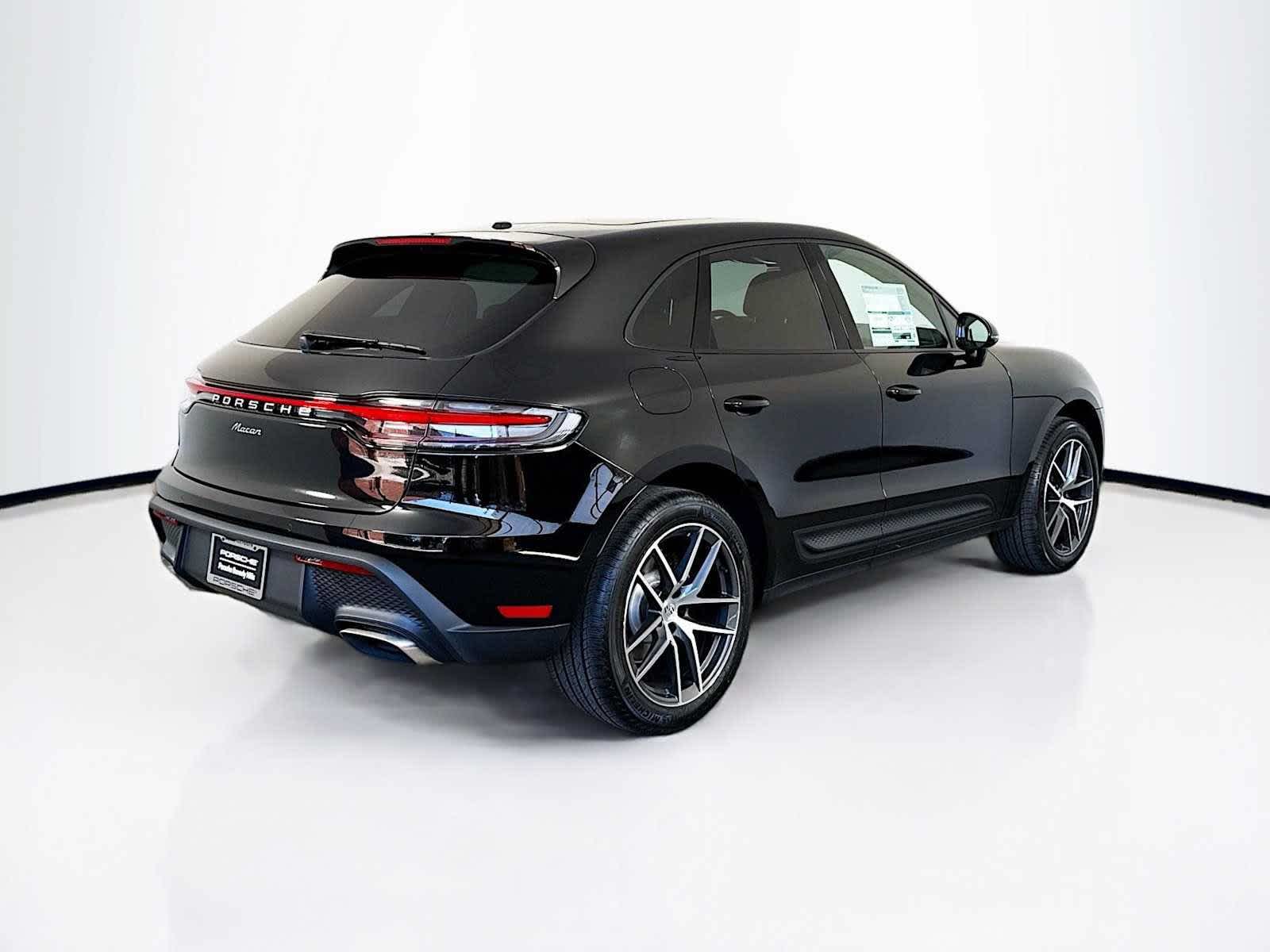 Thumbnail: 2025 Porsche Macan - 9
