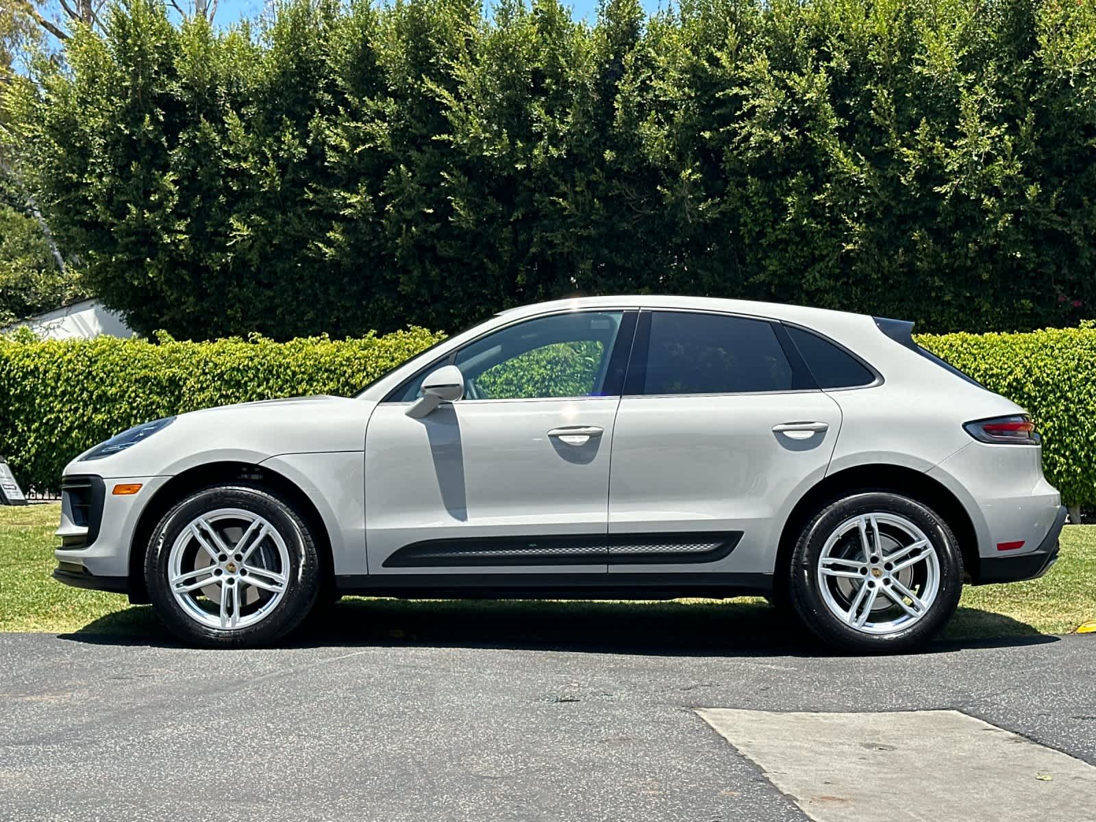 Thumbnail: 2025 Porsche Macan - 2