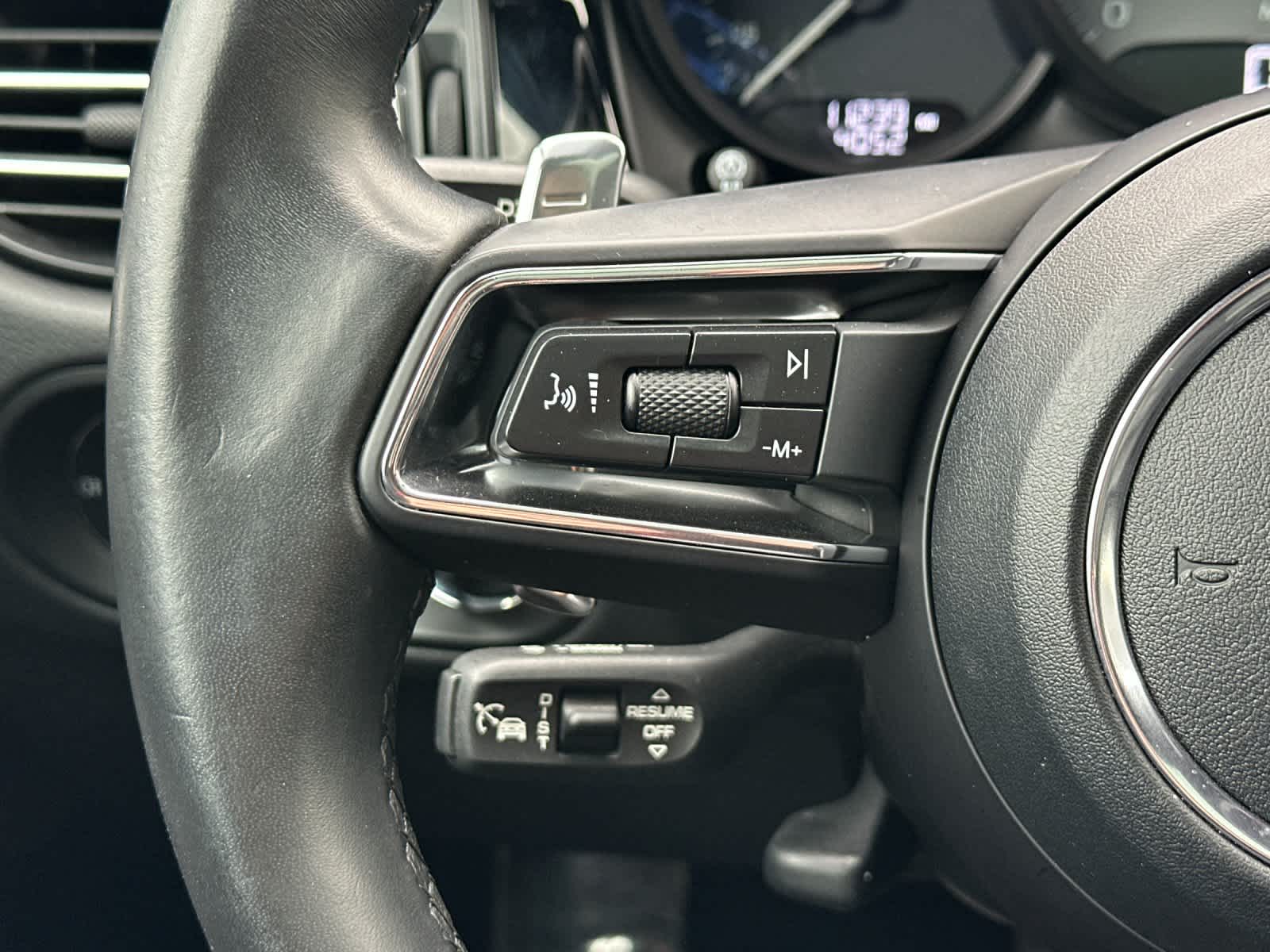 Thumbnail: 2025 Porsche Macan - 26