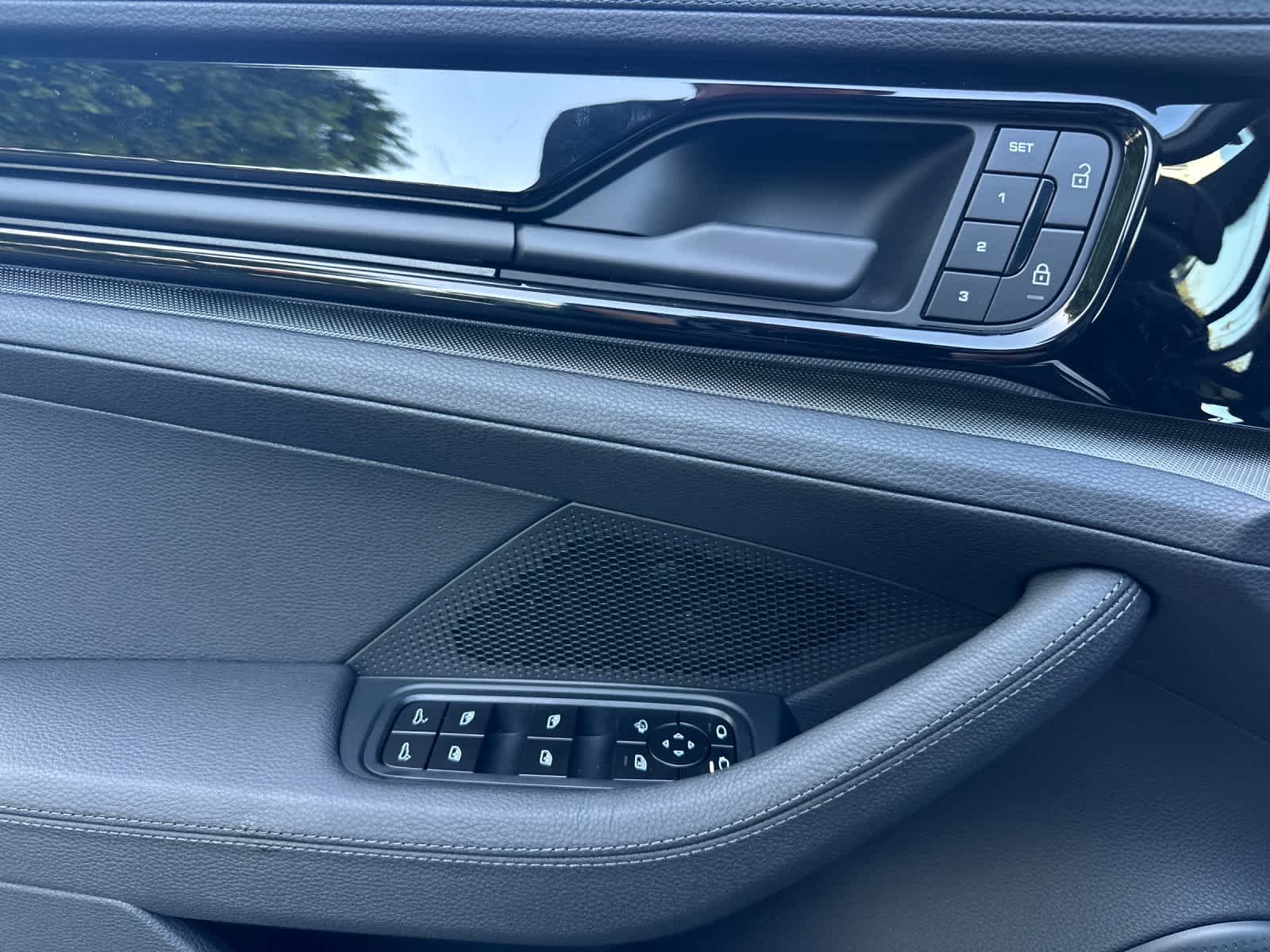 Thumbnail: 2026 Porsche Panamera - 12