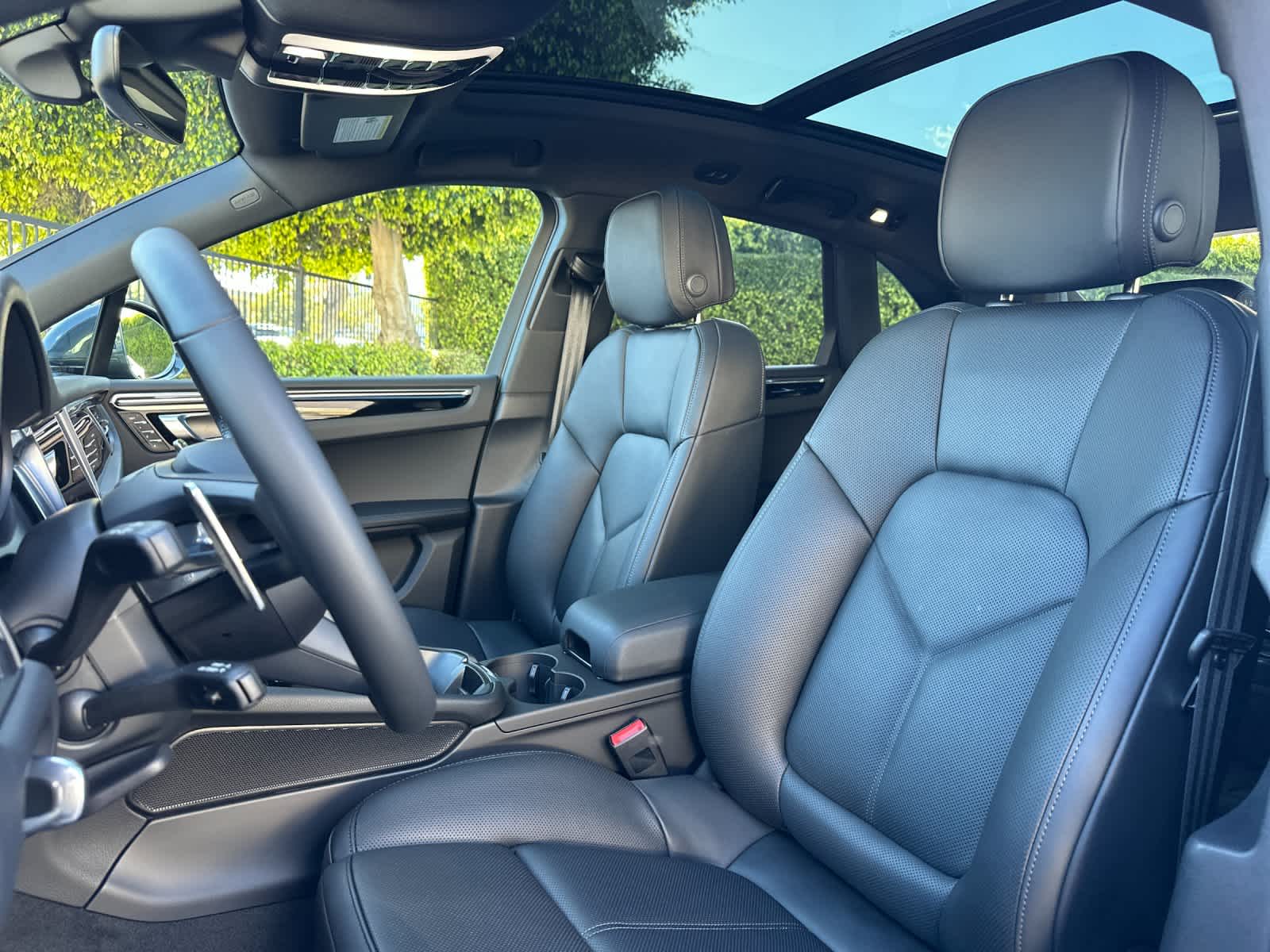 Thumbnail: 2026 Porsche Macan - 5