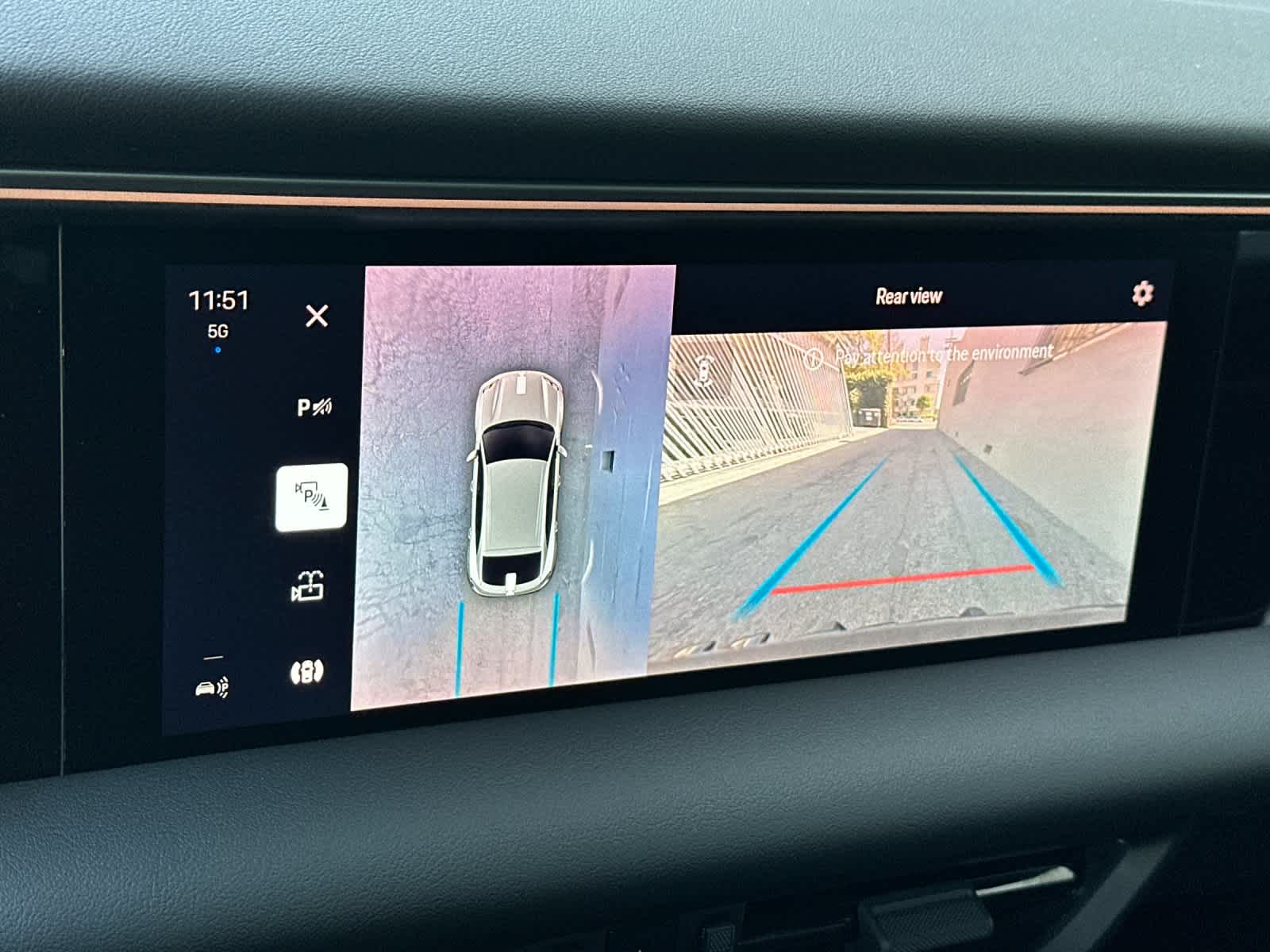 Thumbnail: 2025 Porsche Macan - 23