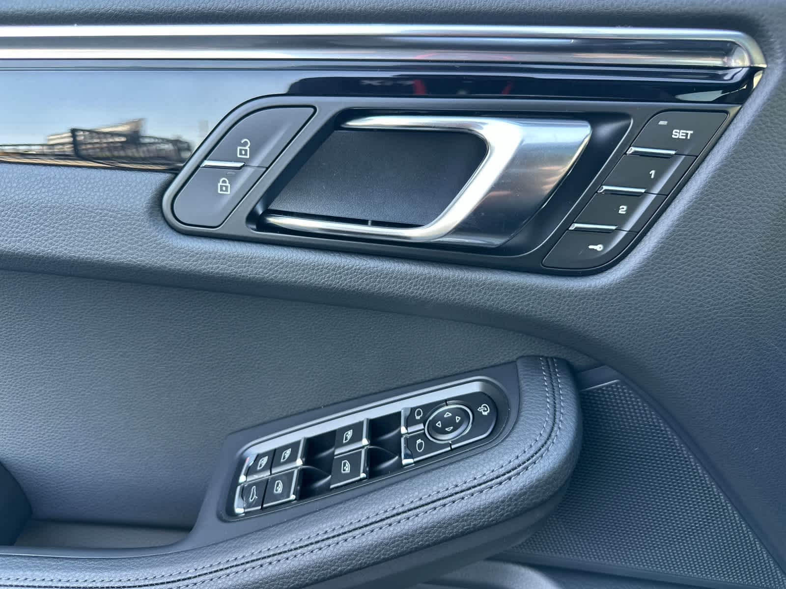 Thumbnail: 2026 Porsche Macan - 12