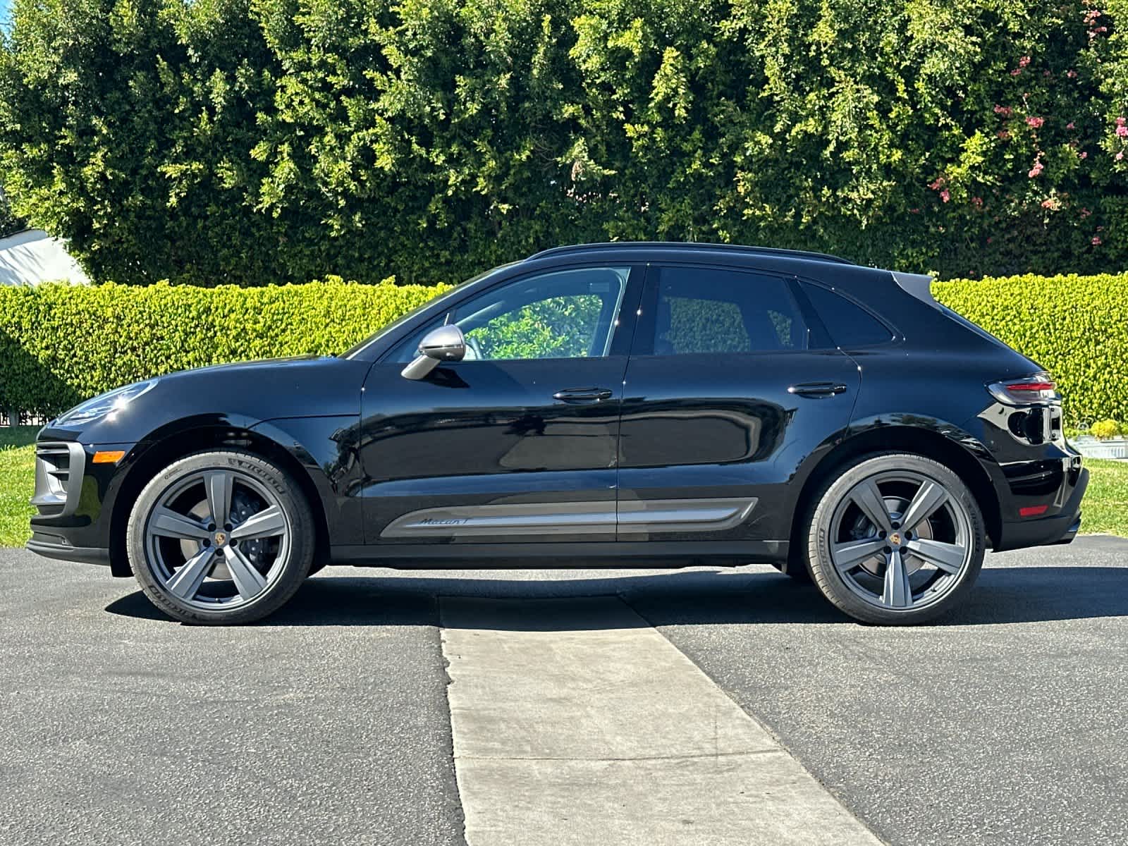 Thumbnail: 2026 Porsche Macan - 2