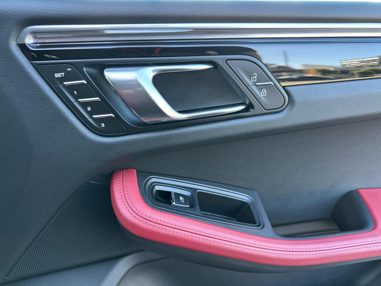 Thumbnail: 2025 Porsche Macan - 19