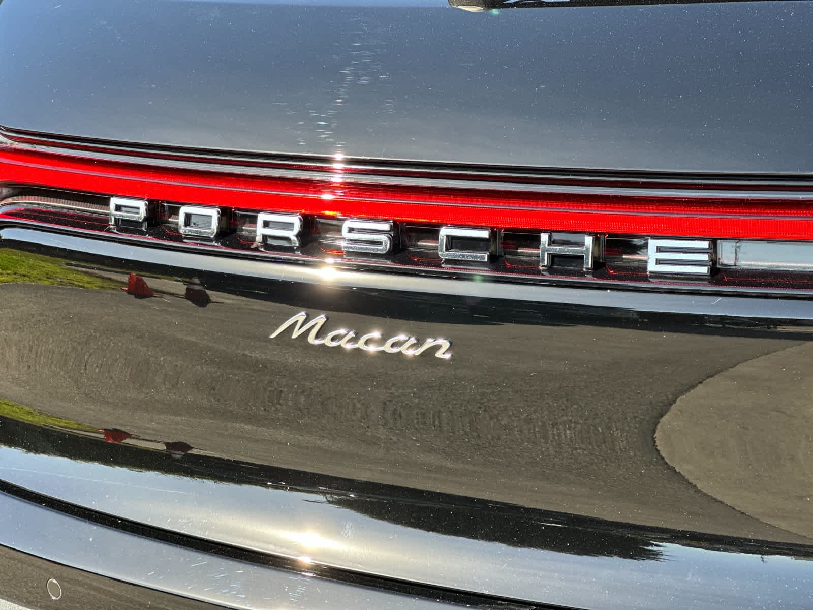 Thumbnail: 2026 Porsche Macan - 31