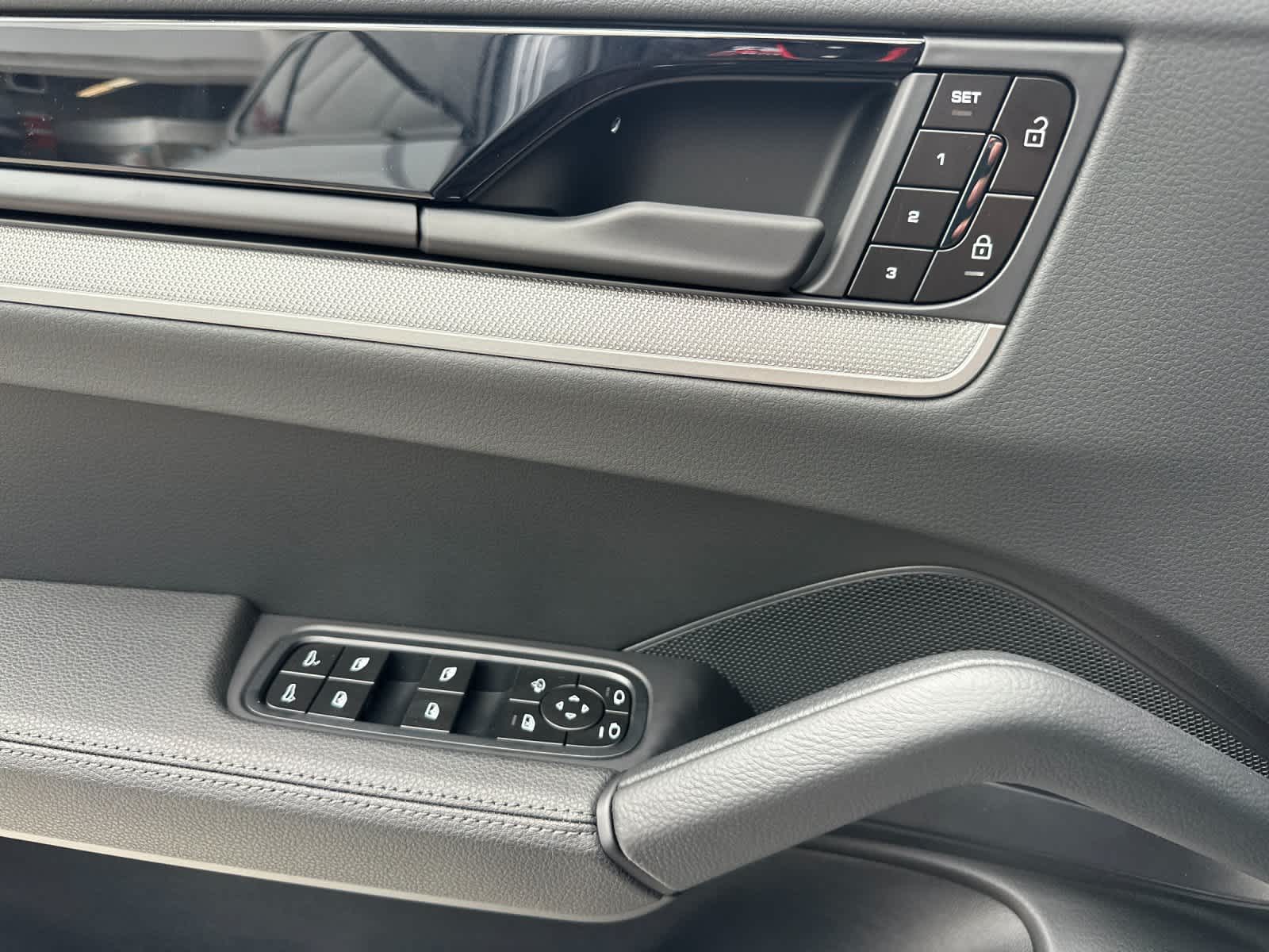 Thumbnail: 2026 Porsche Cayenne - 12