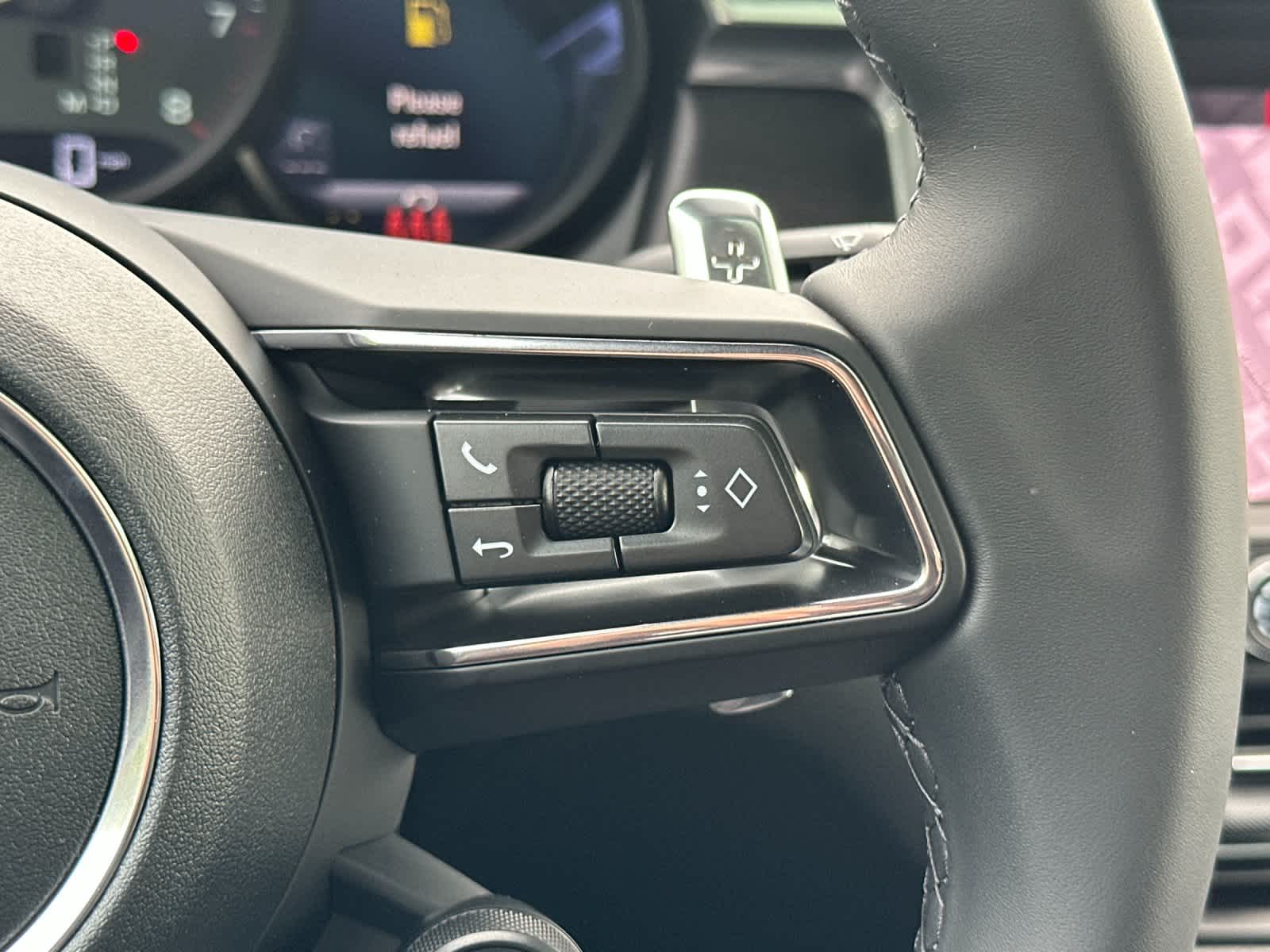 Thumbnail: 2026 Porsche Macan - 29