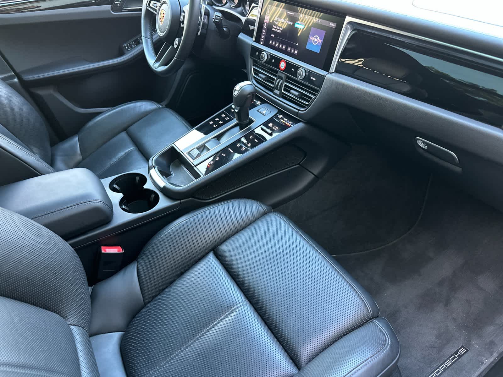 Thumbnail: 2025 Porsche Macan - 17