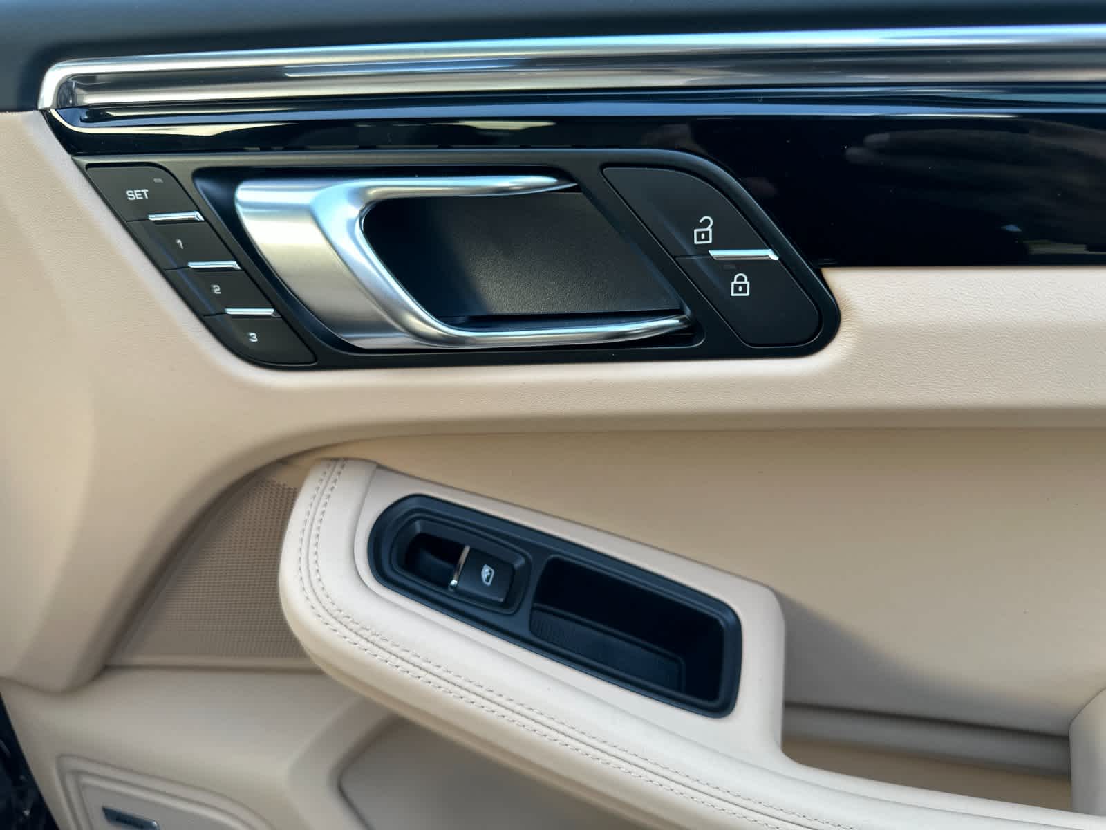 Thumbnail: 2026 Porsche Macan - 19