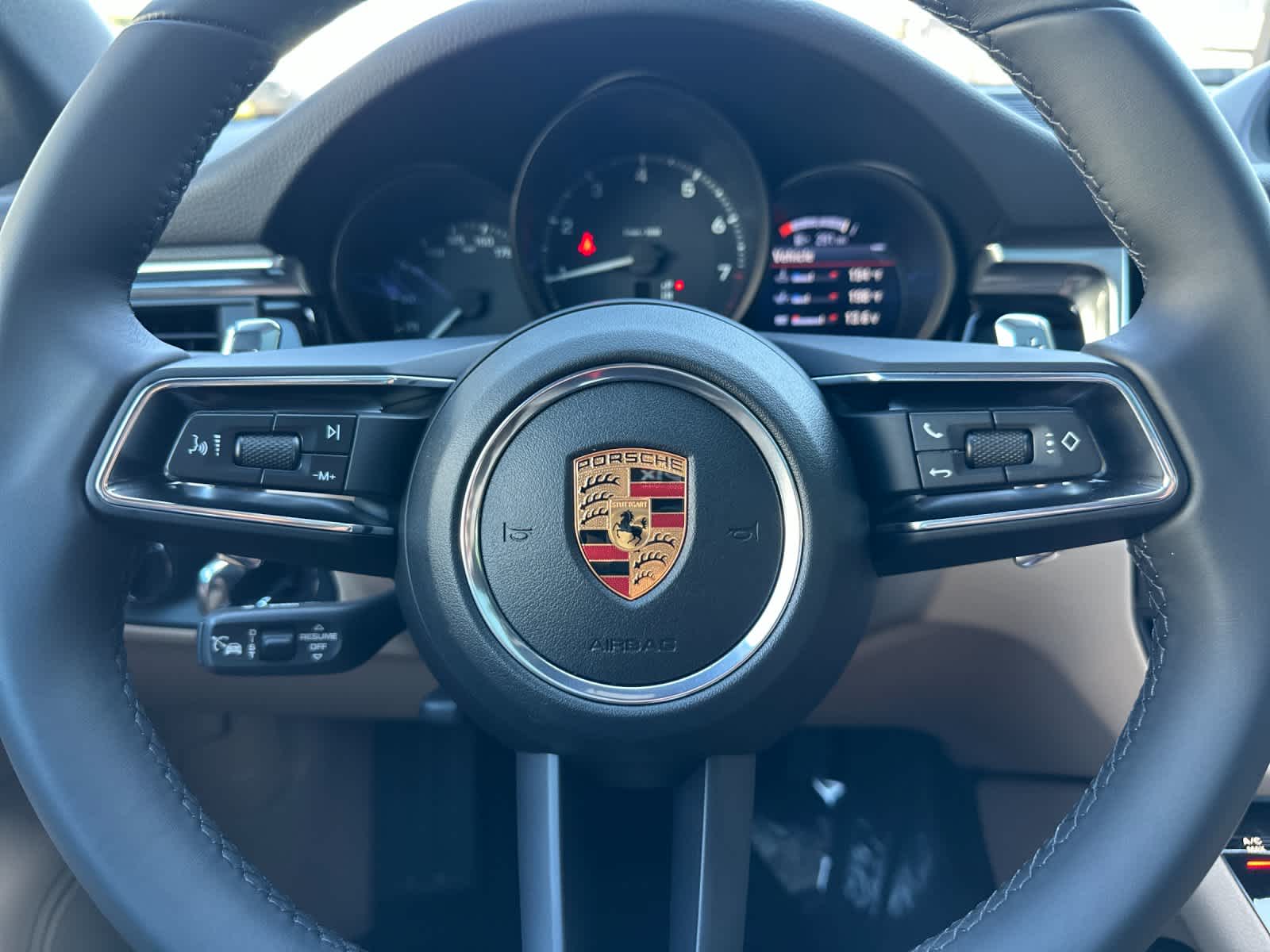 Thumbnail: 2026 Porsche Macan - 25