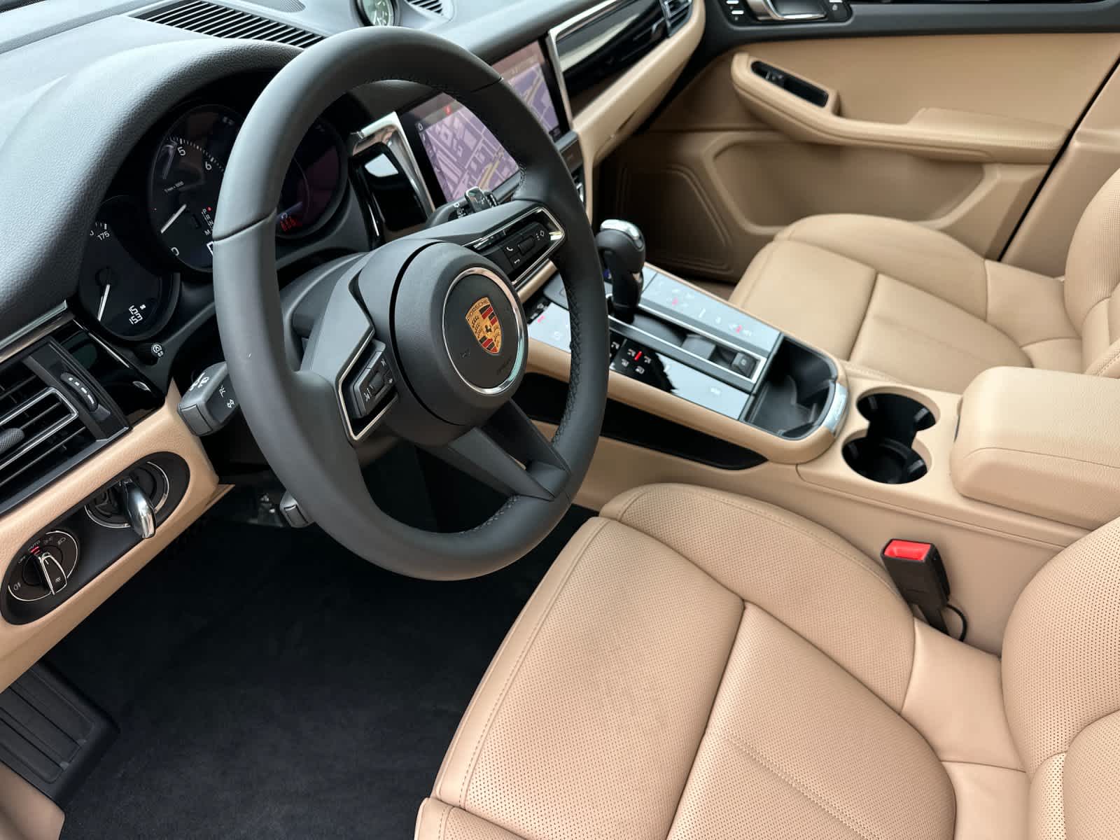 Thumbnail: 2026 Porsche Macan - 4