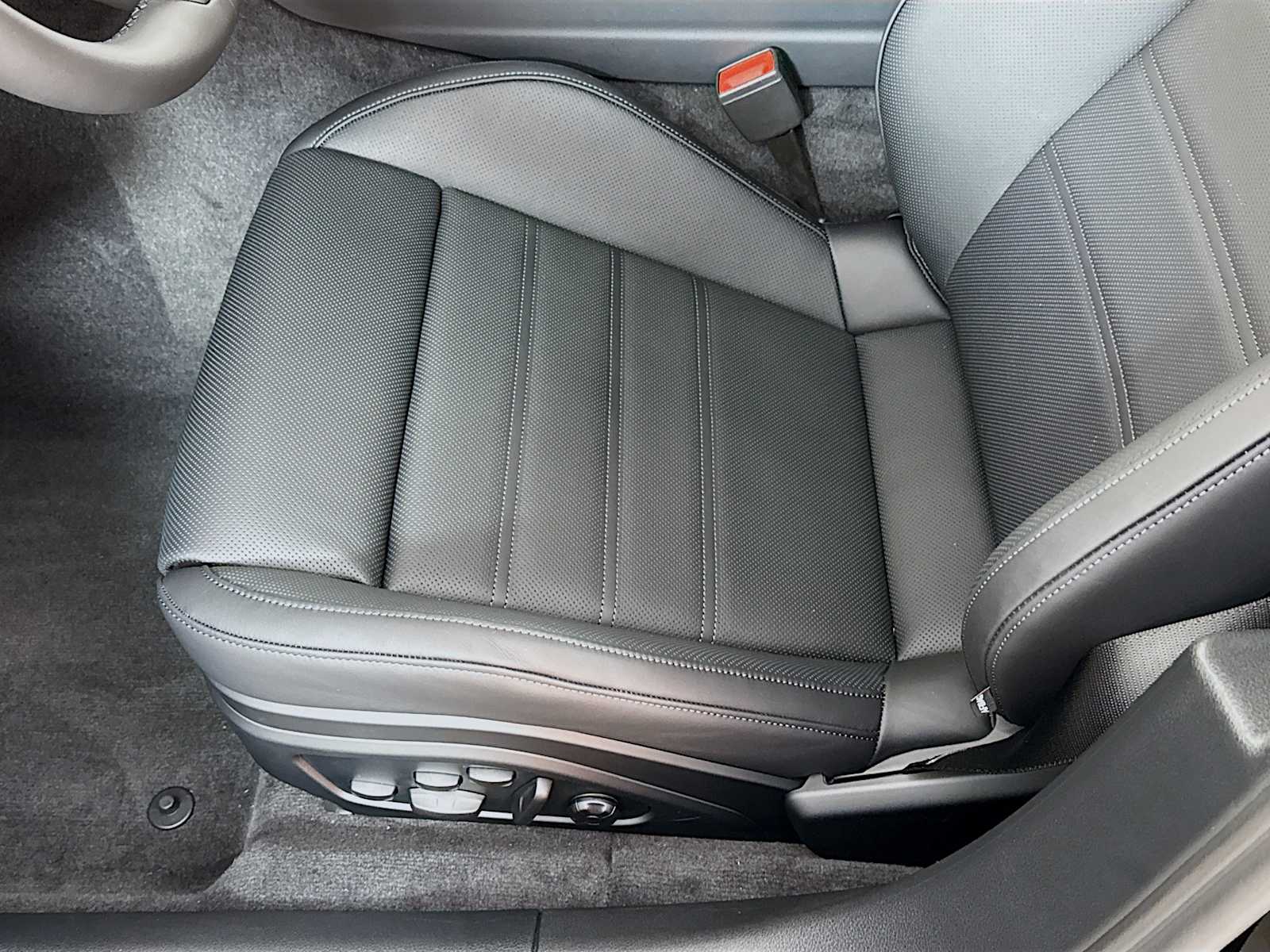 Thumbnail: 2026 Porsche Panamera - 15