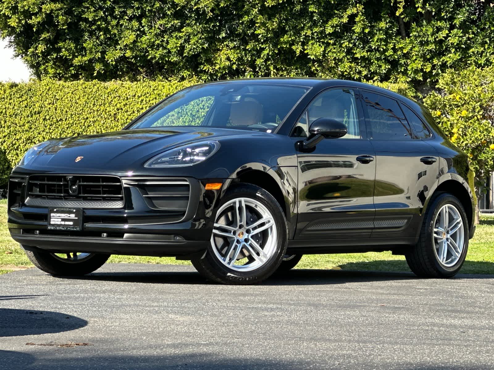 Thumbnail: 2025 Porsche Macan - 1