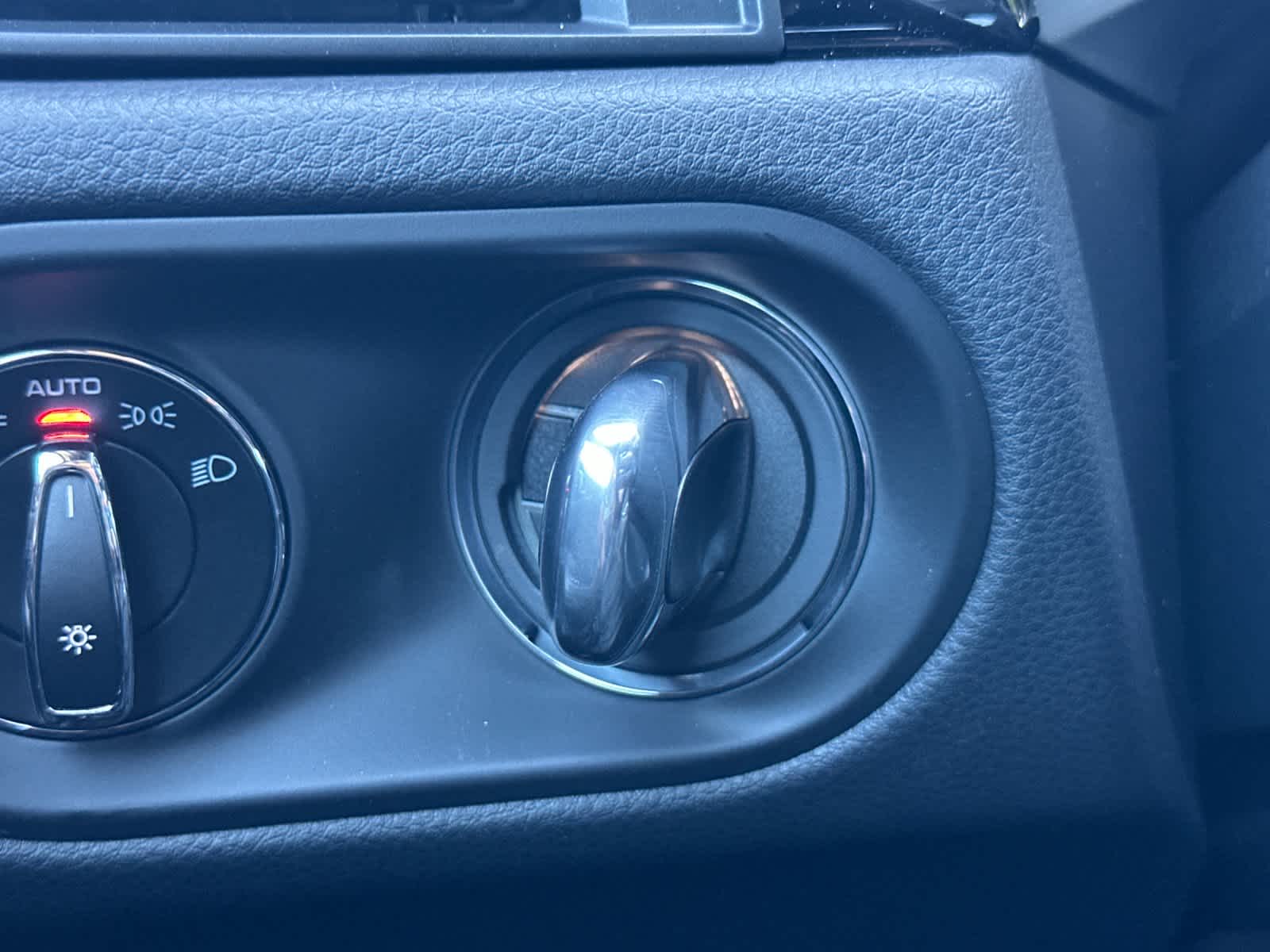 Thumbnail: 2026 Porsche Macan - 25