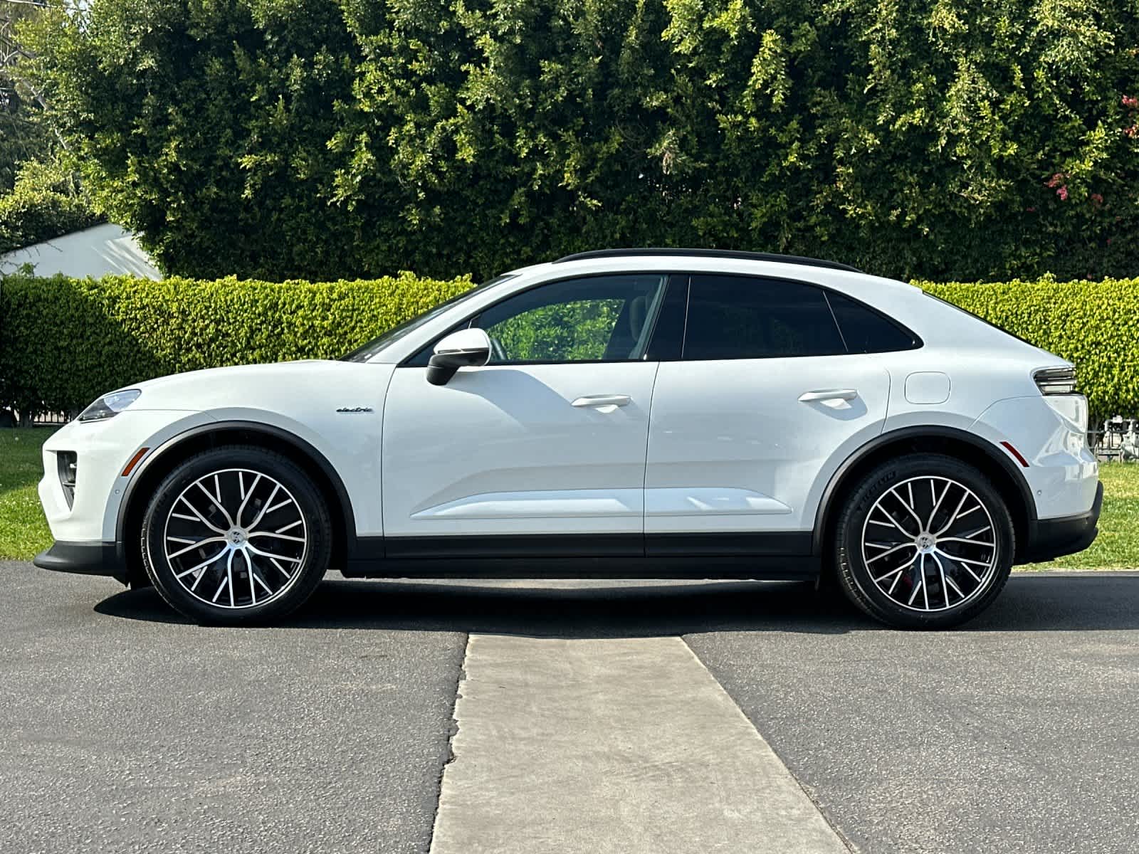 Thumbnail: 2025 Porsche Macan - 2