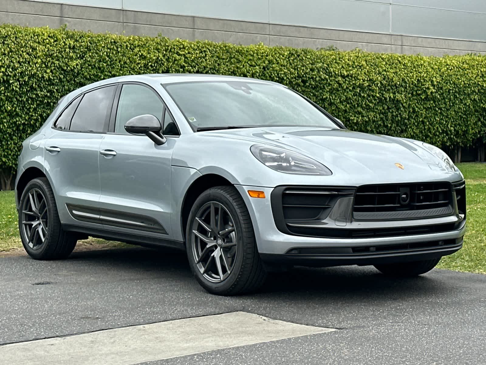 Thumbnail: 2026 Porsche Macan - 10