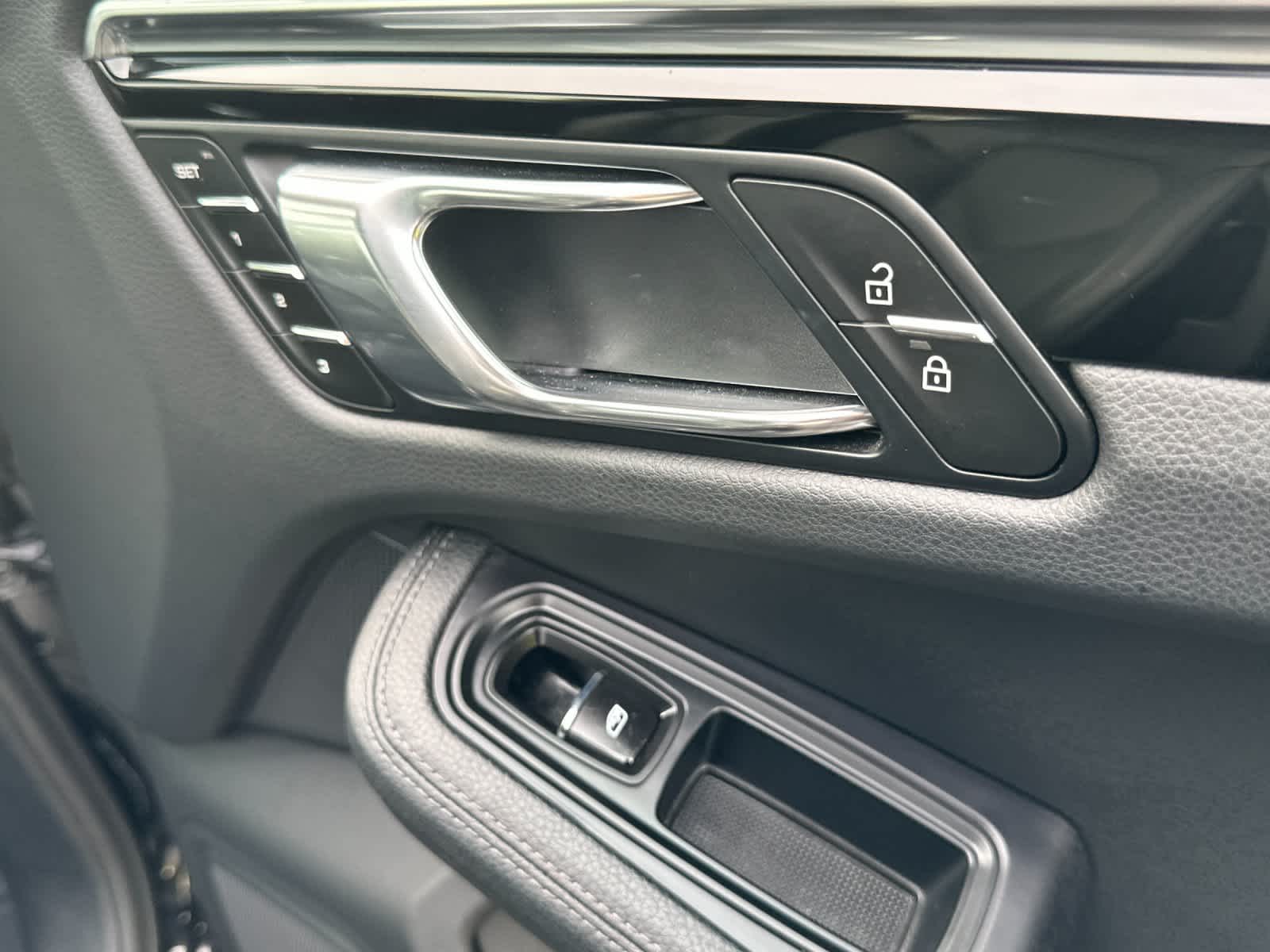 Thumbnail: 2025 Porsche Macan - 19