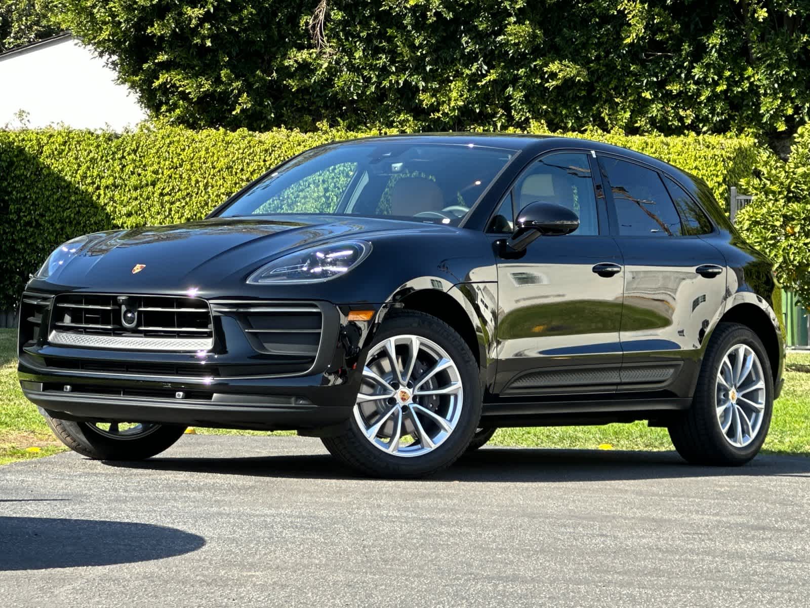 Thumbnail: 2026 Porsche Macan - 1