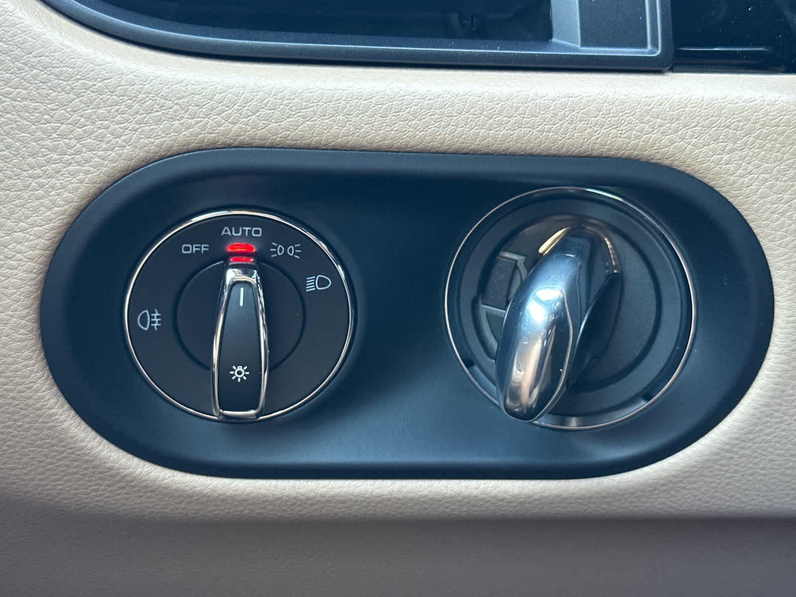 Thumbnail: 2026 Porsche Macan - 28