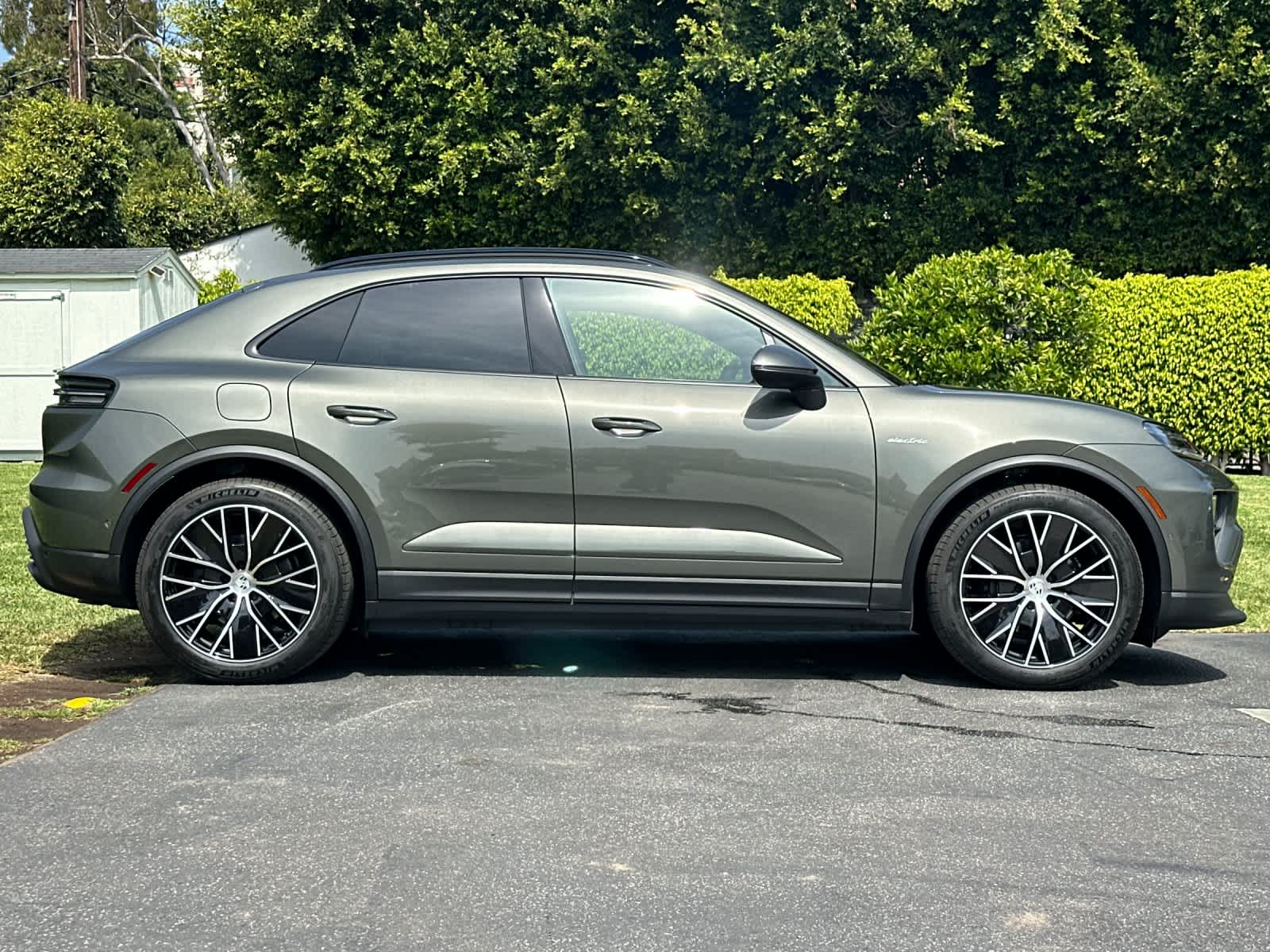 Thumbnail: 2026 Porsche Macan - 9
