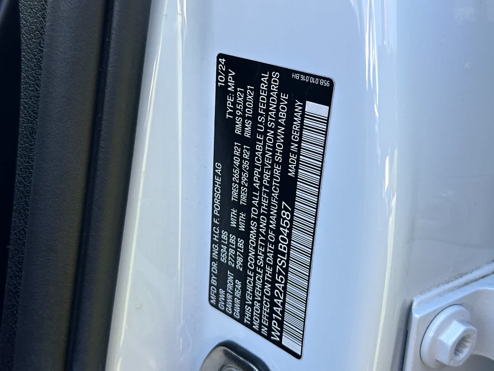 Thumbnail: 2025 Porsche Macan - 33