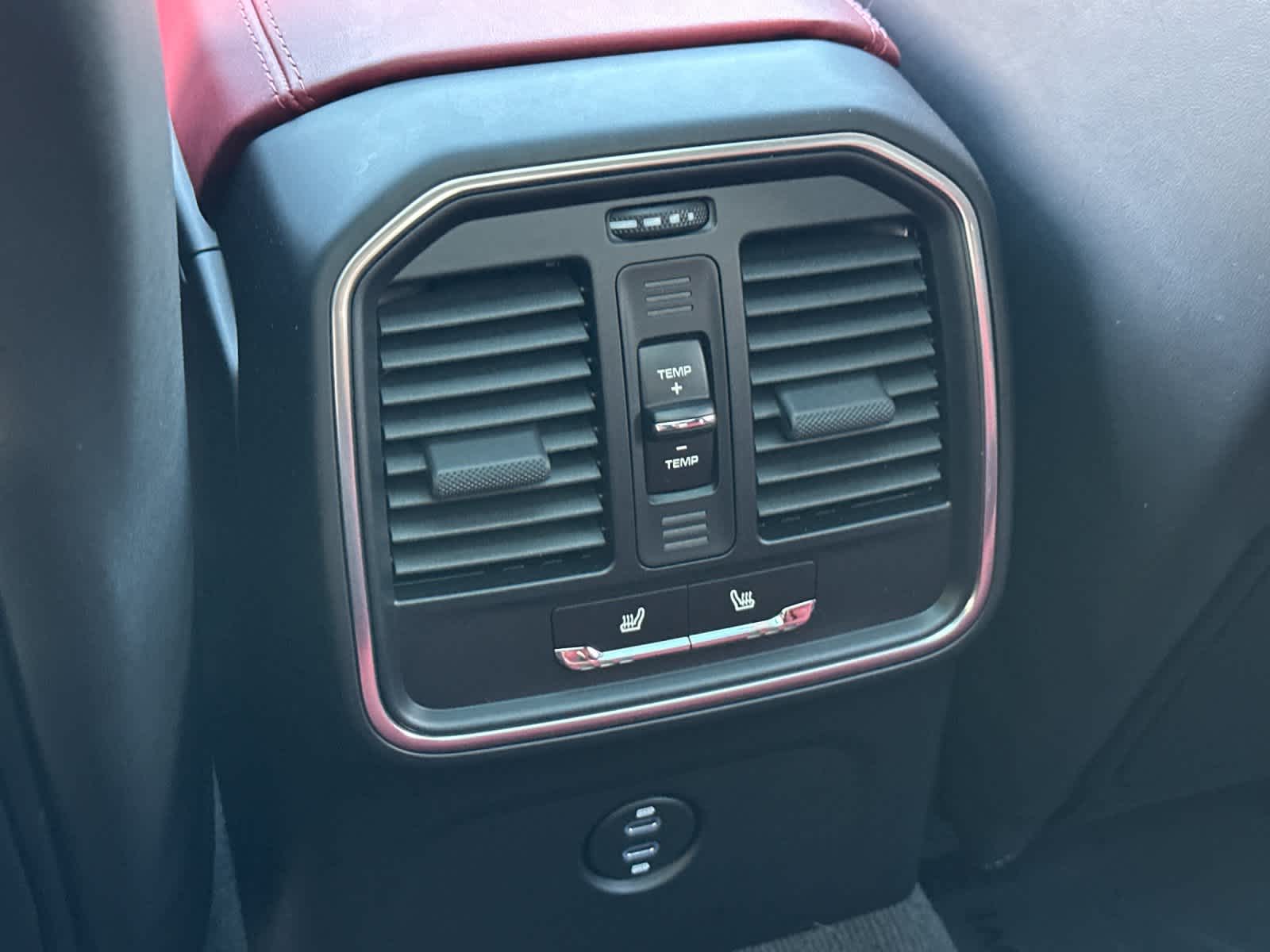 Thumbnail: 2025 Porsche Macan - 14