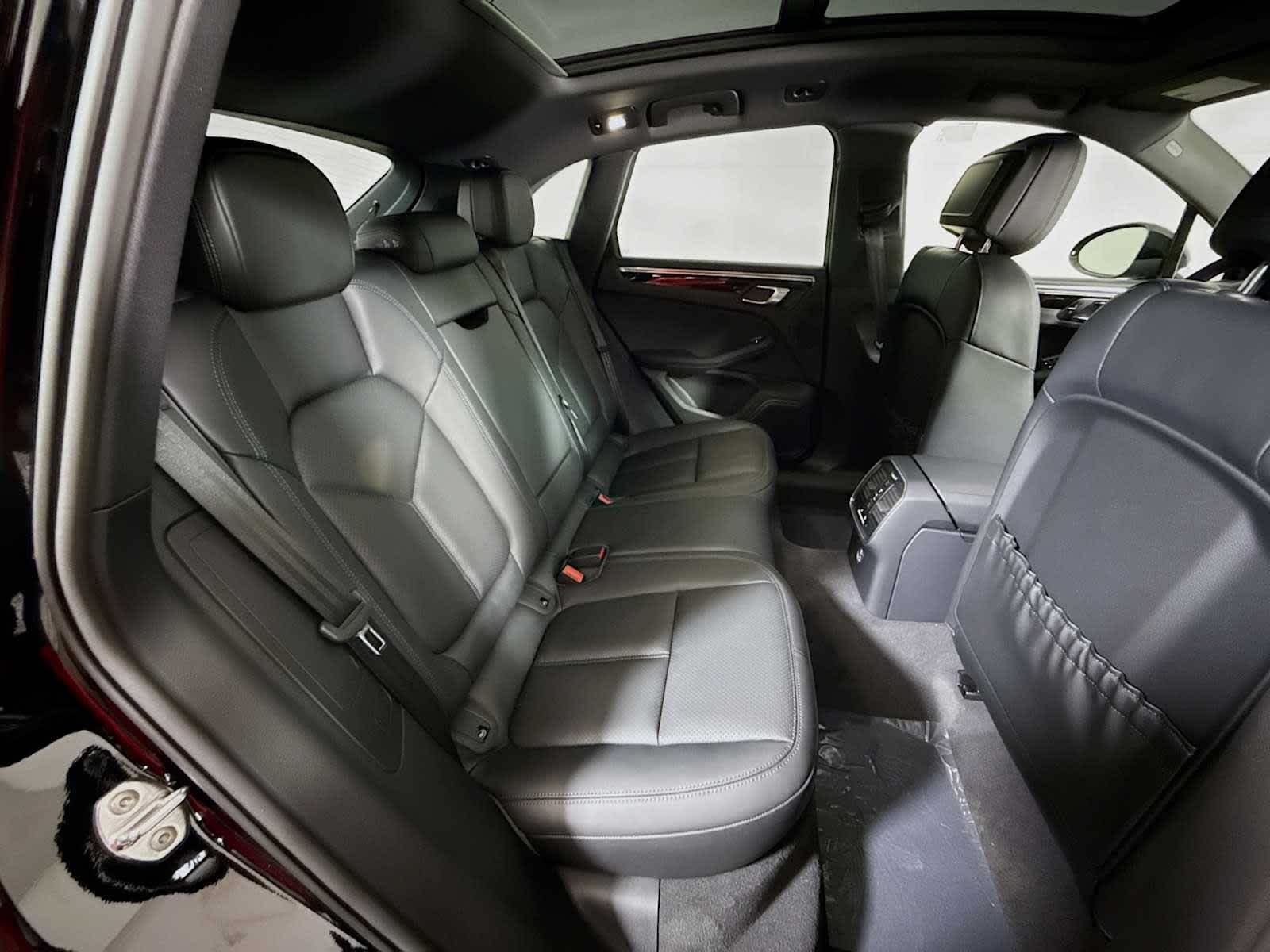 Thumbnail: 2025 Porsche Macan - 20