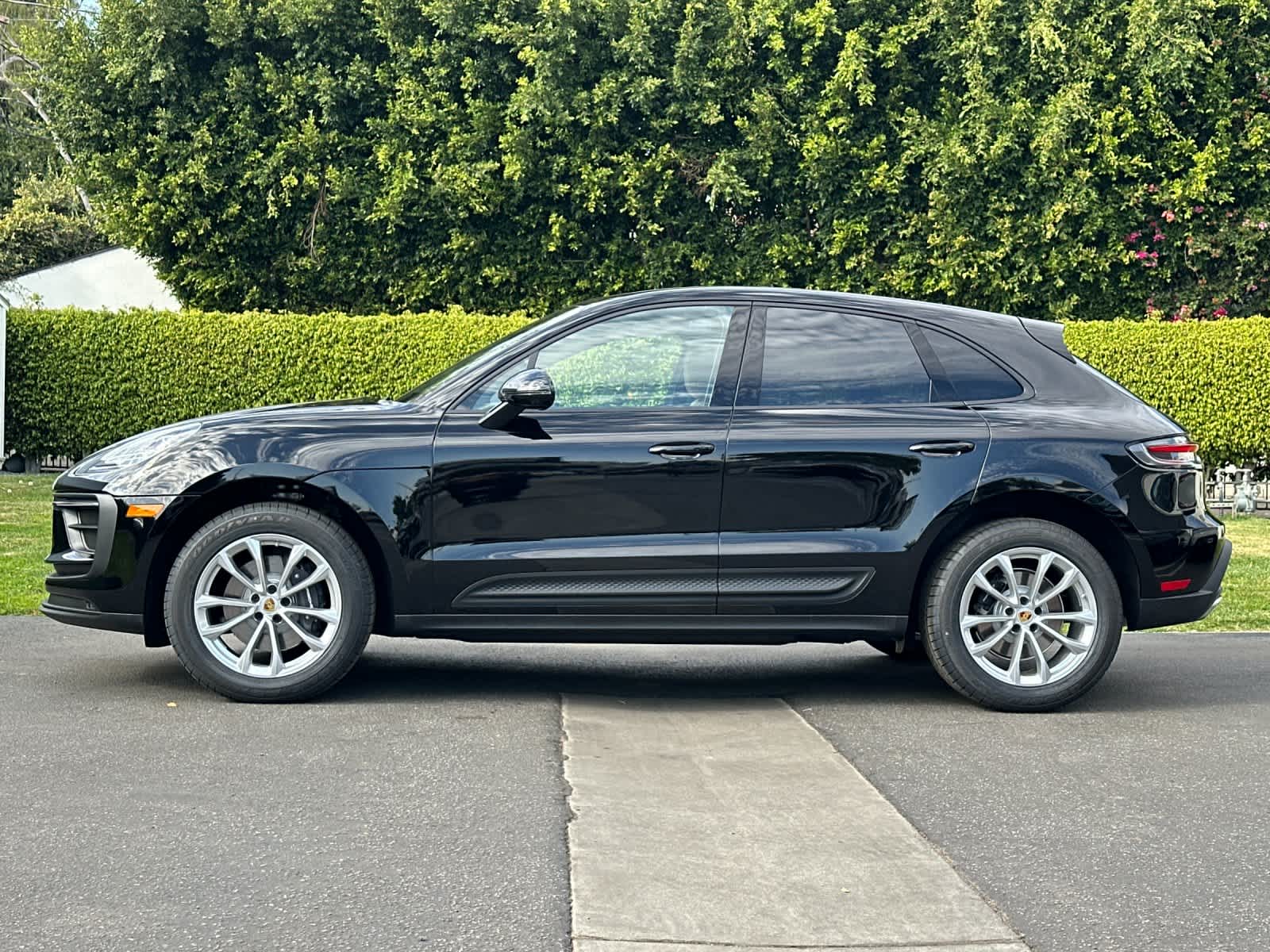 Thumbnail: 2026 Porsche Macan - 2