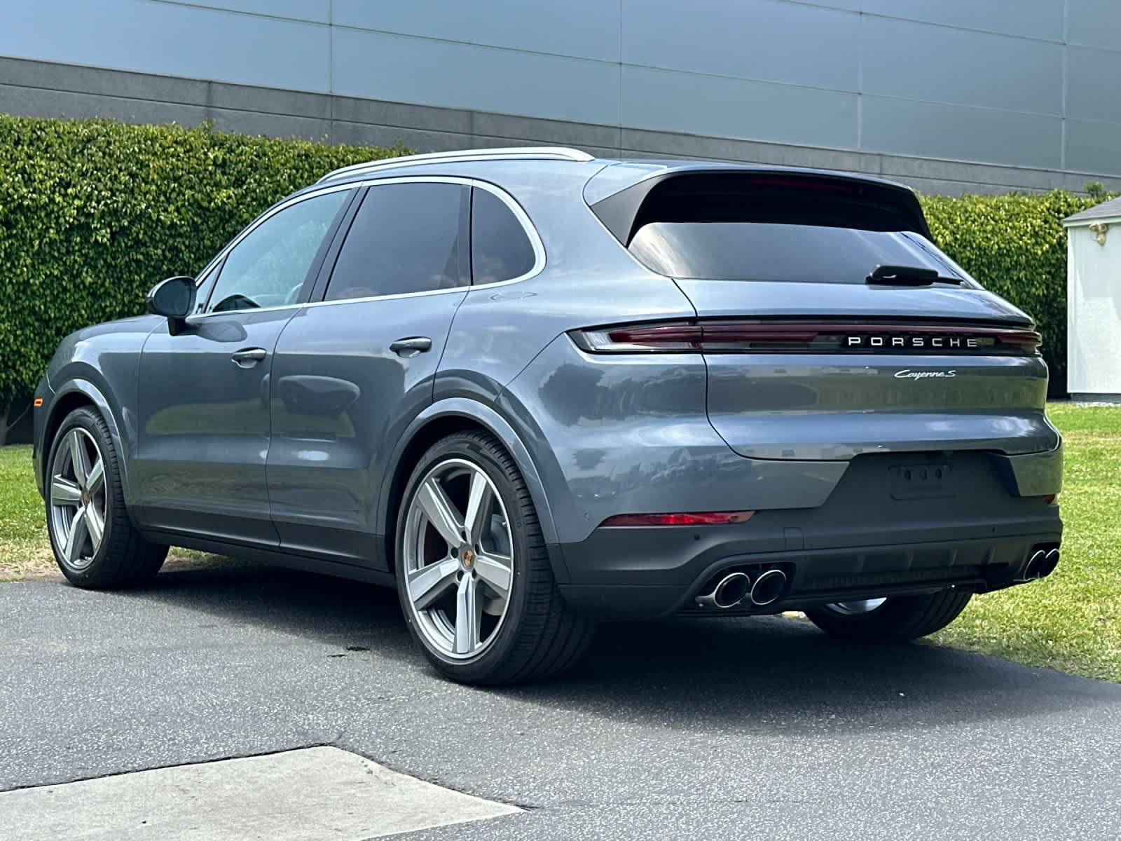 Thumbnail: 2026 Porsche Cayenne - 3