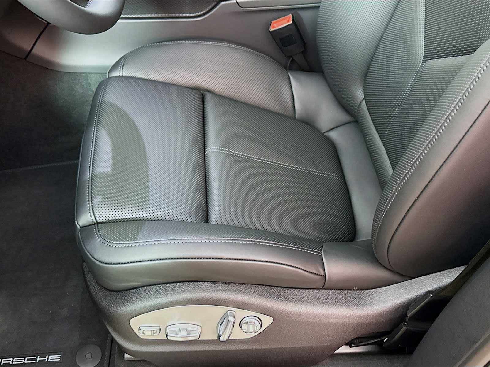 Thumbnail: 2025 Porsche Macan - 15