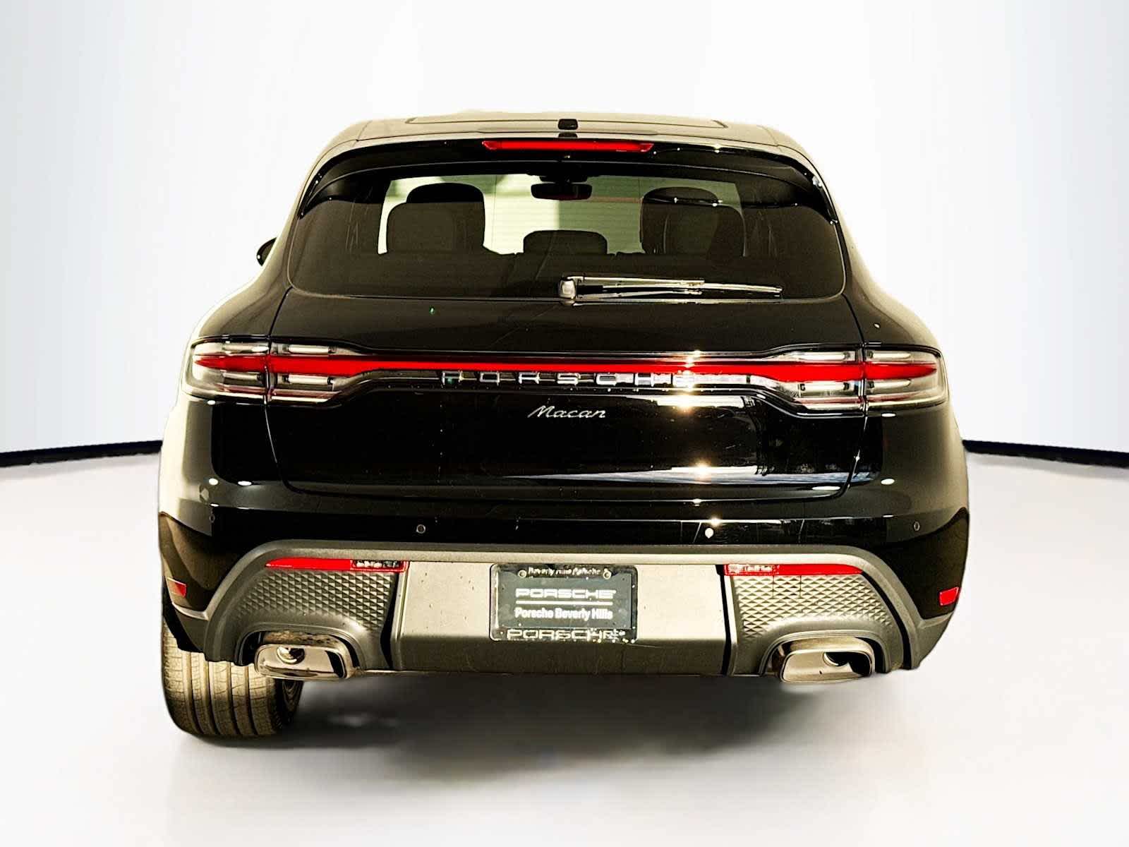Thumbnail: 2026 Porsche Macan - 10