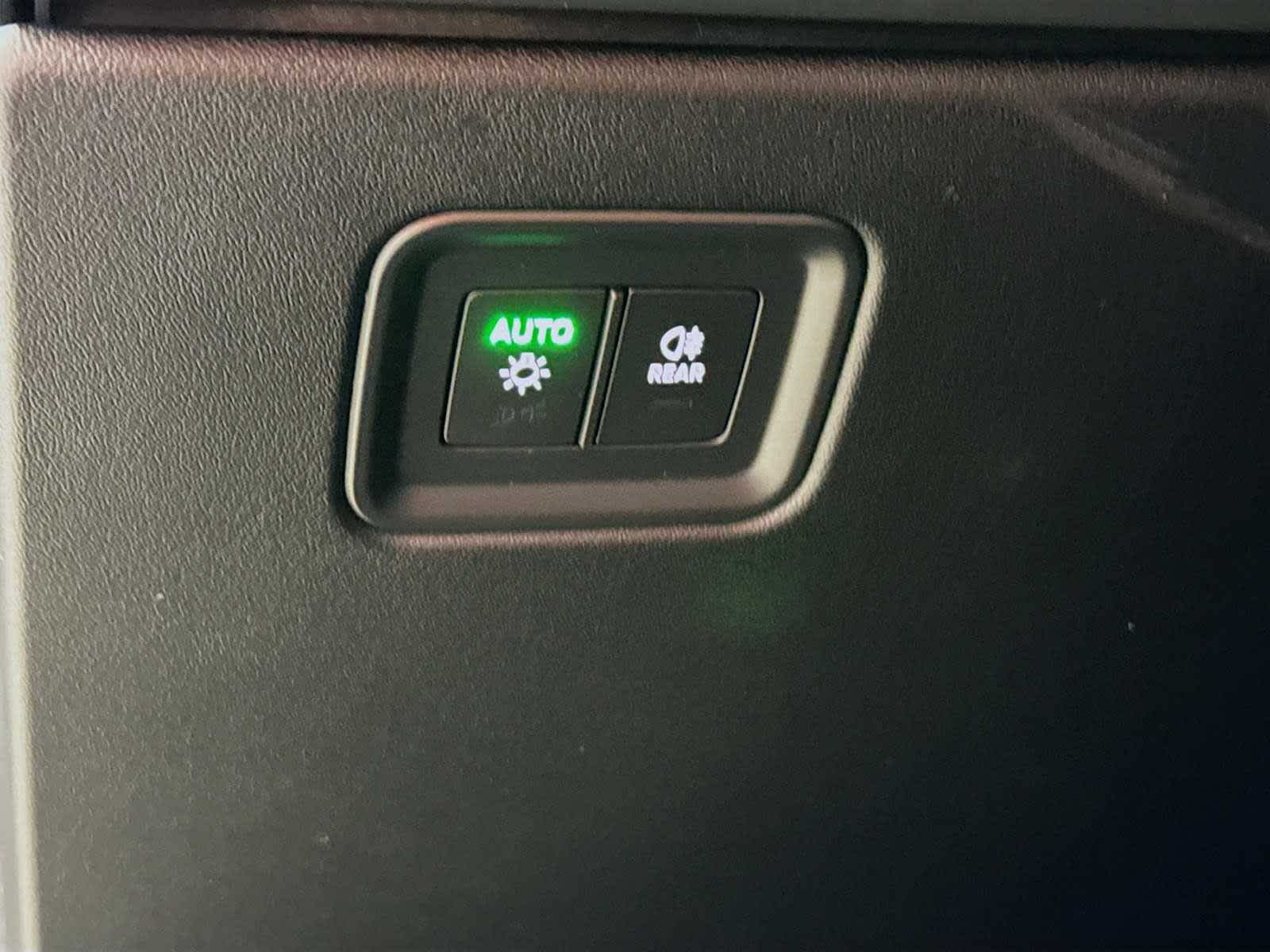 Thumbnail: 2025 Porsche Macan - 11