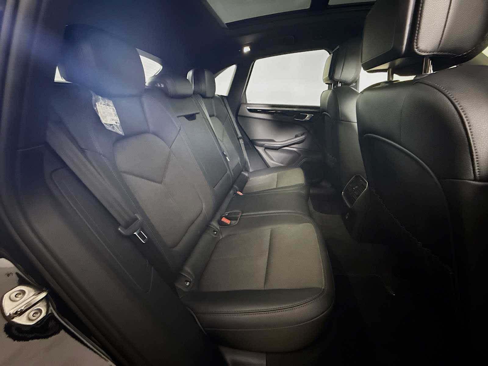 Thumbnail: 2025 Porsche Macan - 21