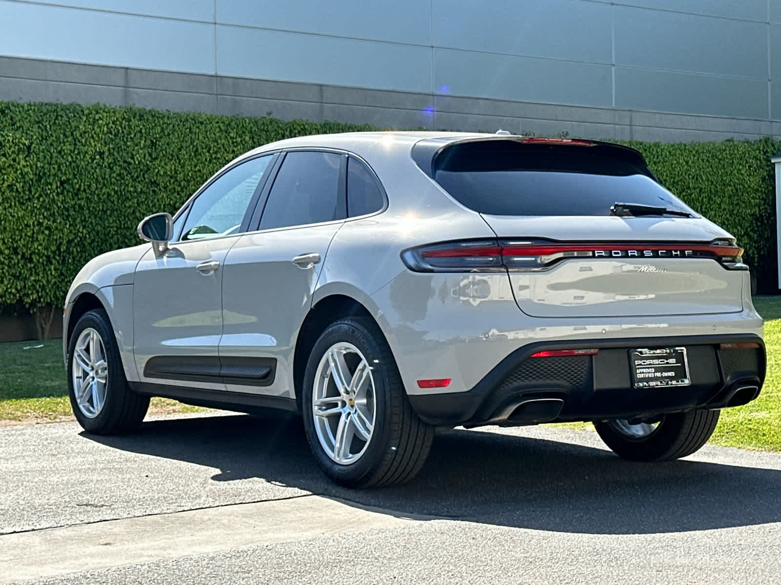 Thumbnail: 2025 Porsche Macan - 2