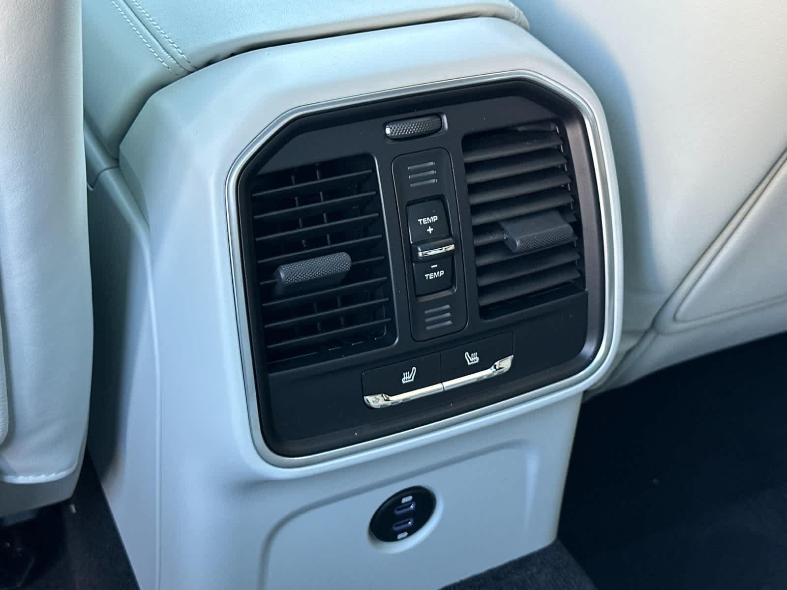 Thumbnail: 2026 Porsche Macan - 14