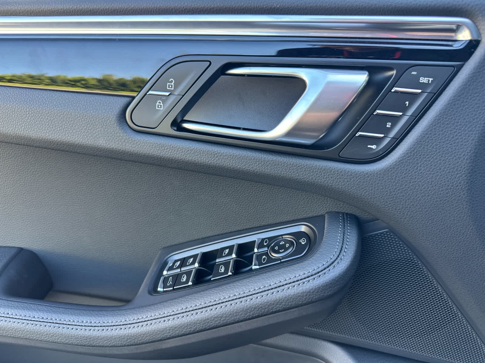 Thumbnail: 2026 Porsche Macan - 12