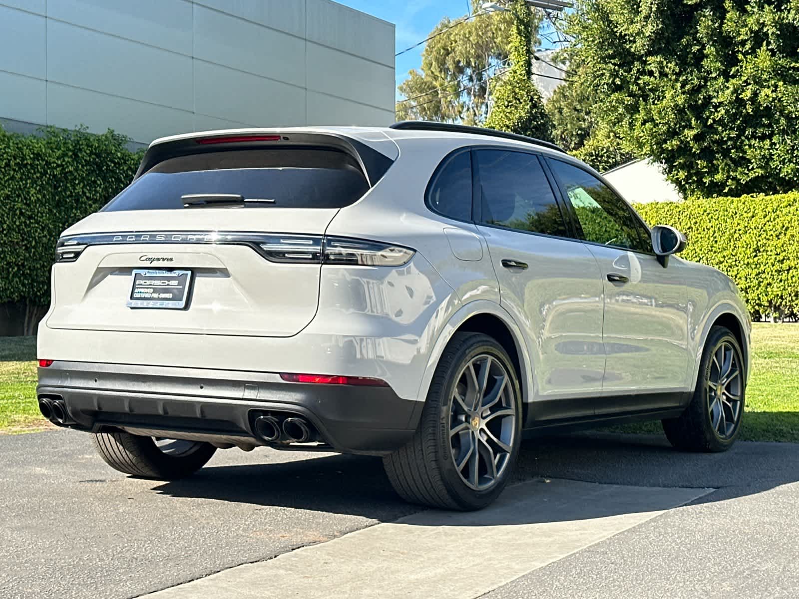 Thumbnail: 2022 Porsche Cayenne - 8
