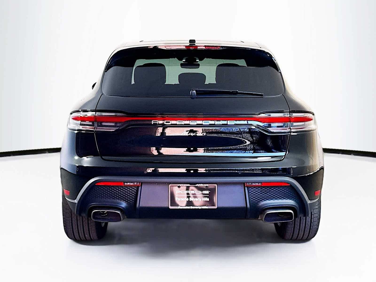 Thumbnail: 2026 Porsche Macan - 10